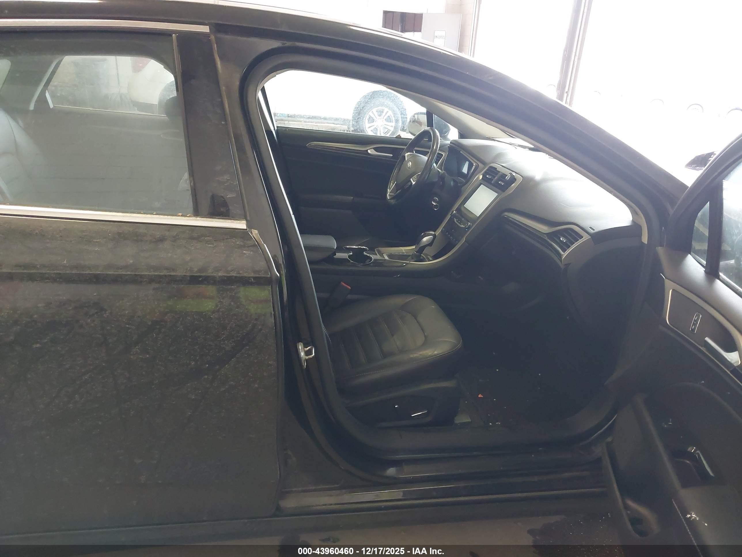 FORD FUSION image 5