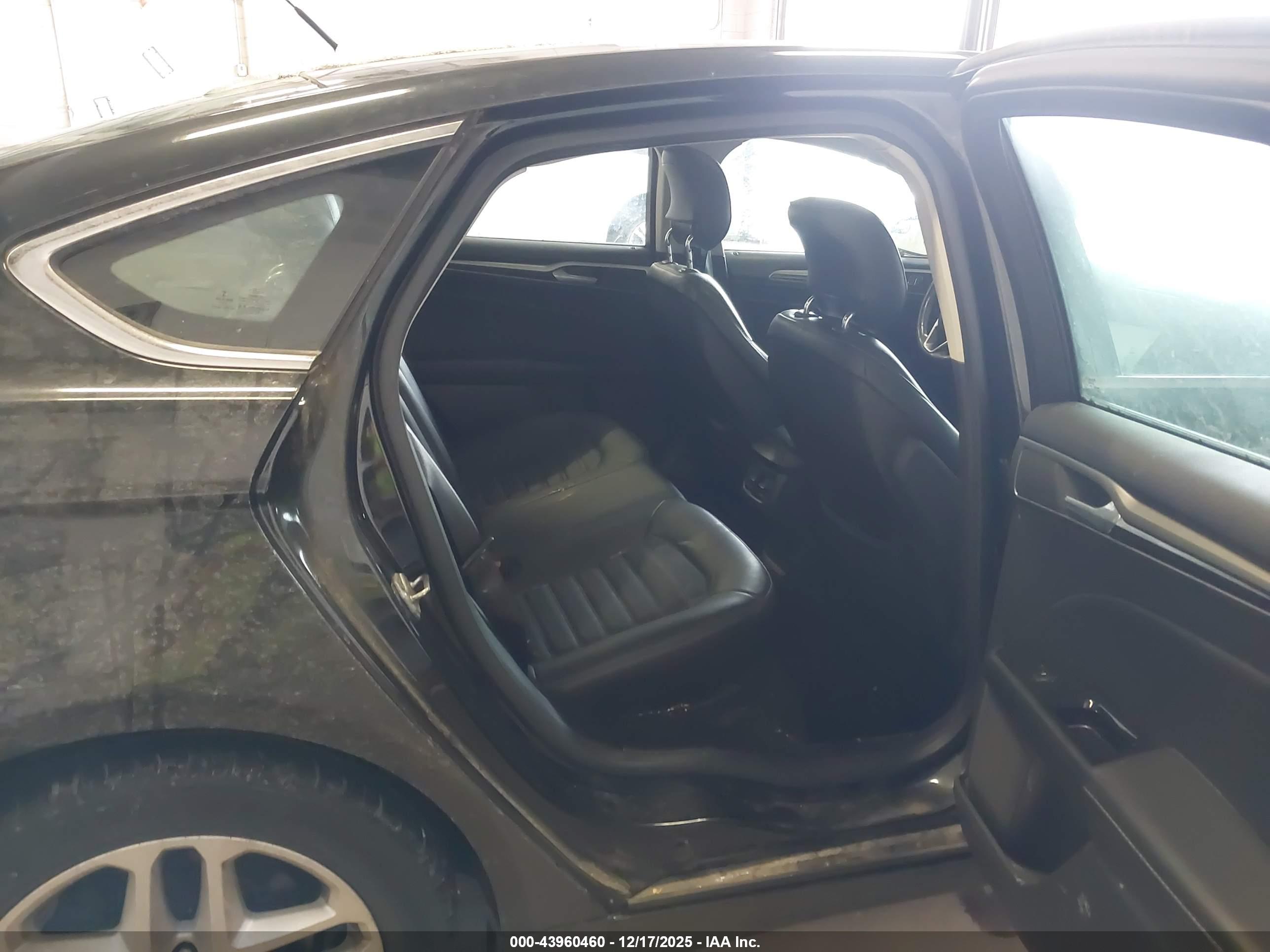 FORD FUSION image 8