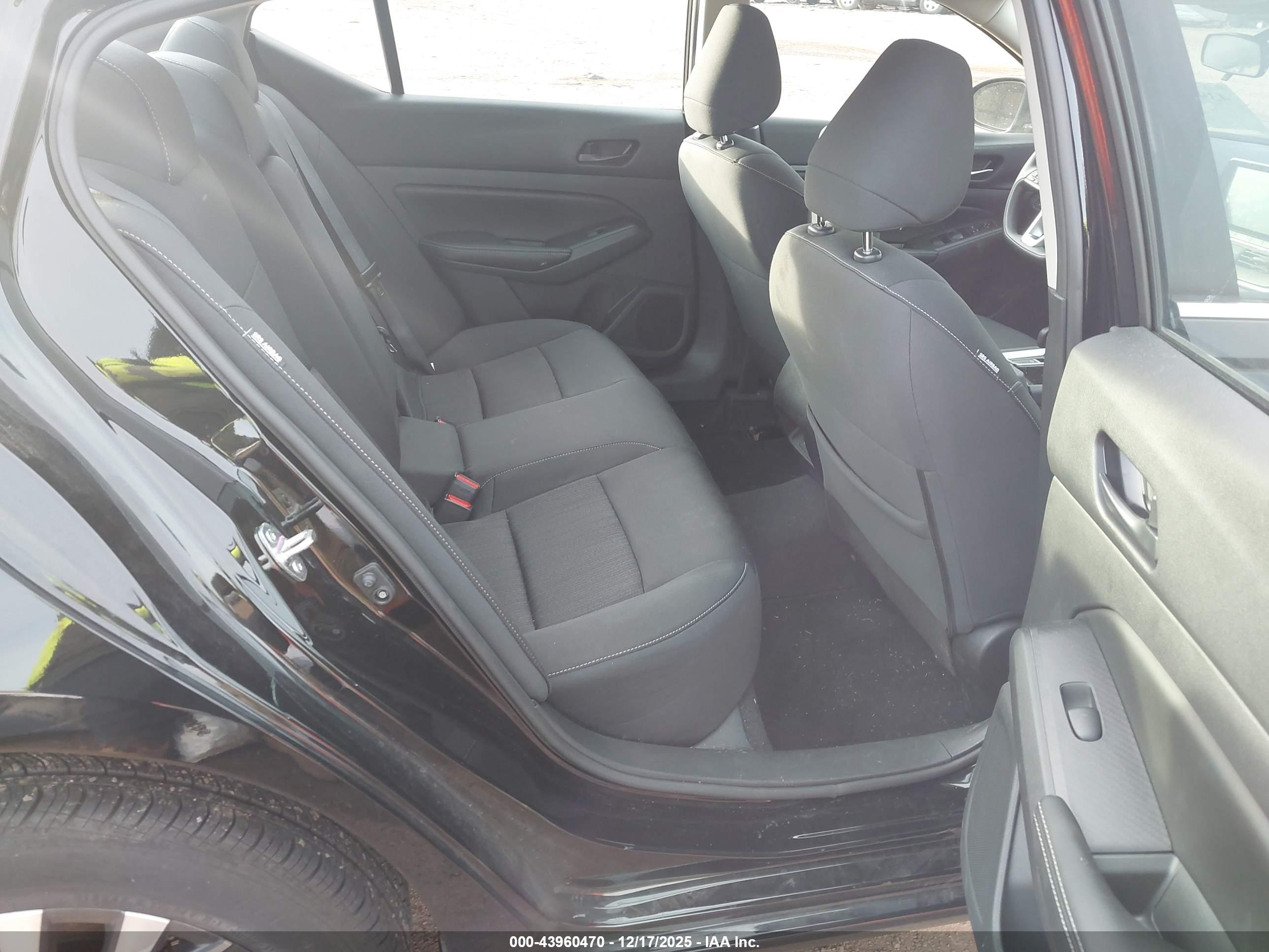 NISSAN ALTIMA image 8