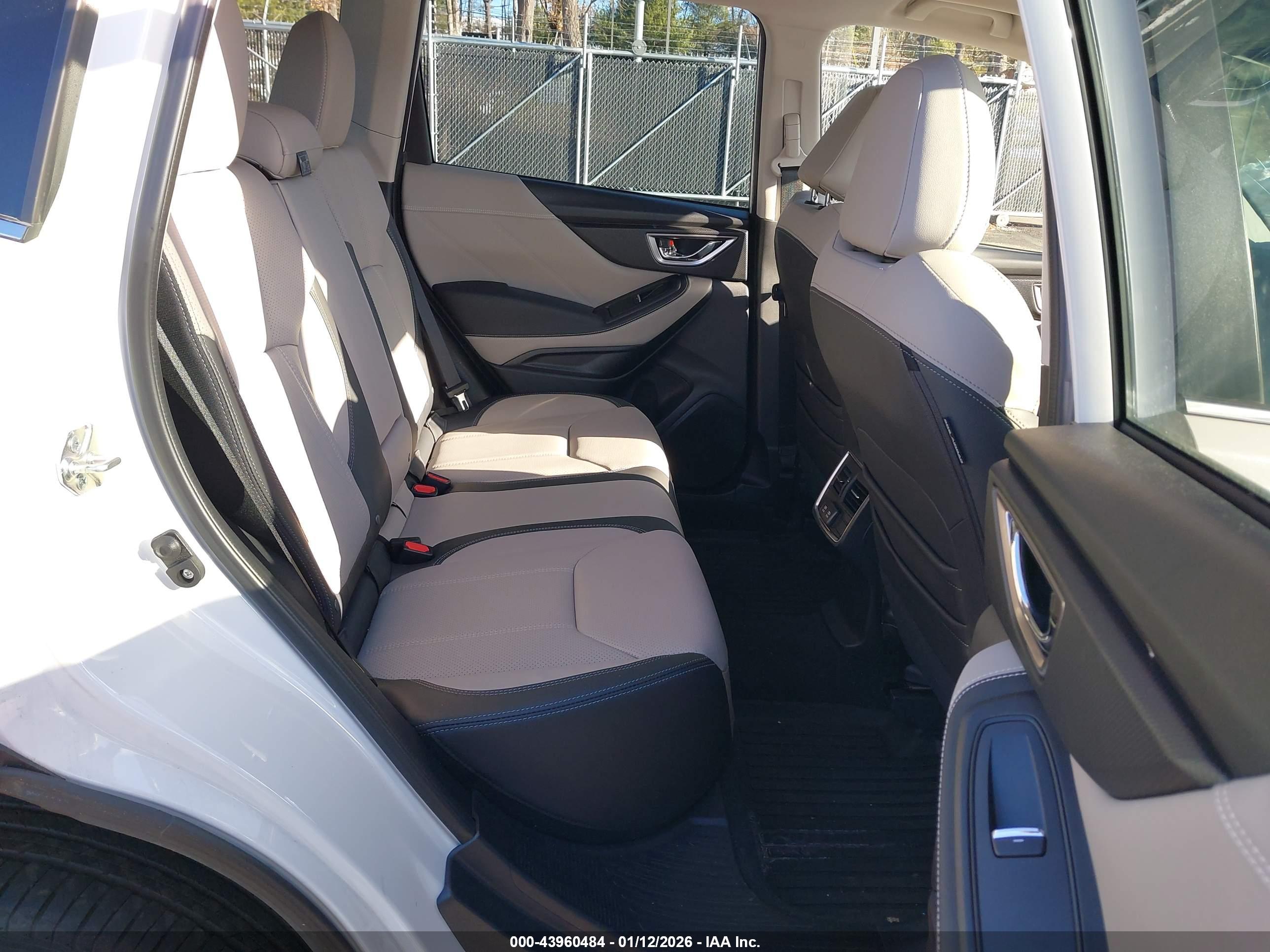 SUBARU FORESTER image 8