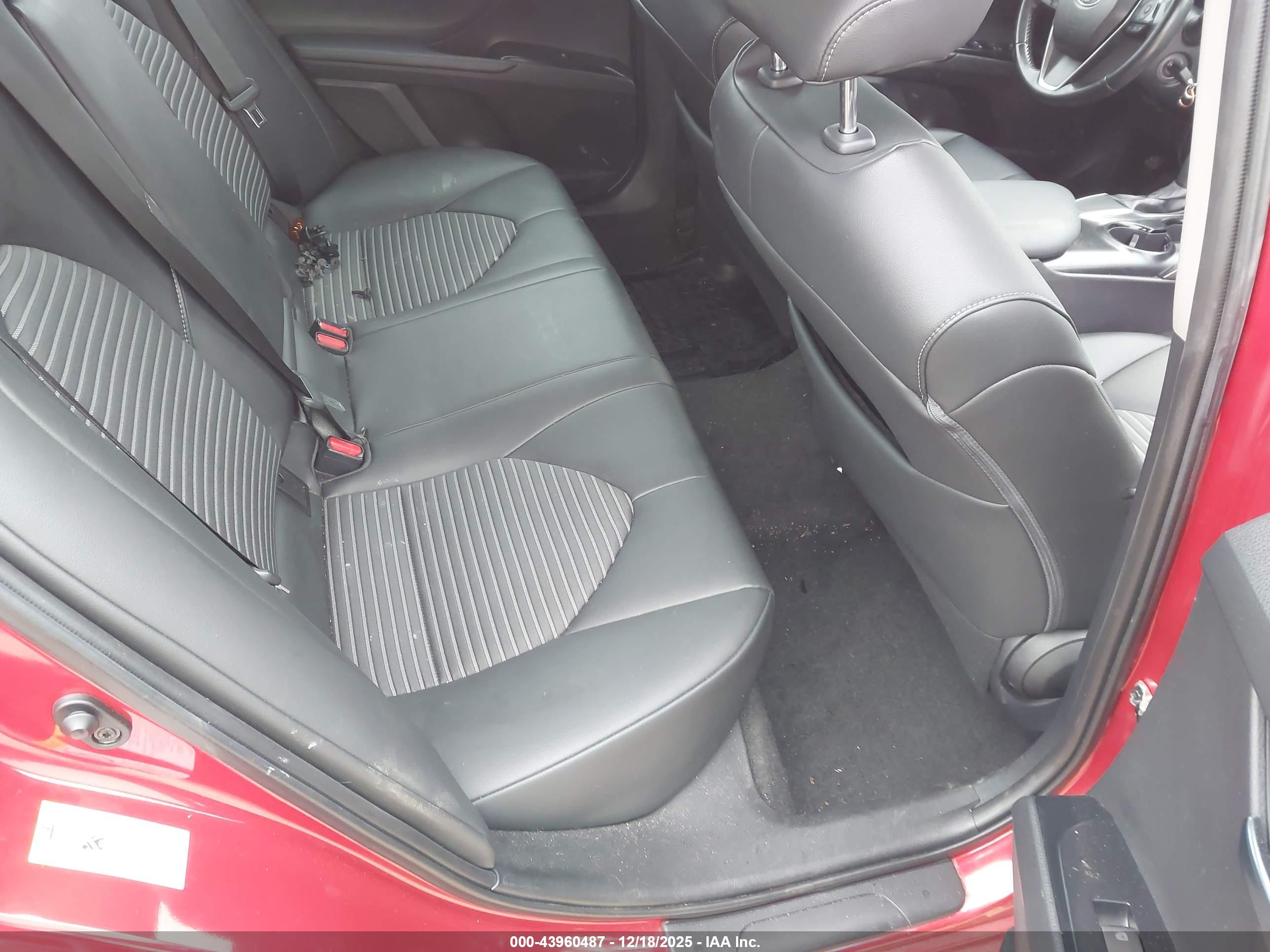 TOYOTA CAMRY image 8