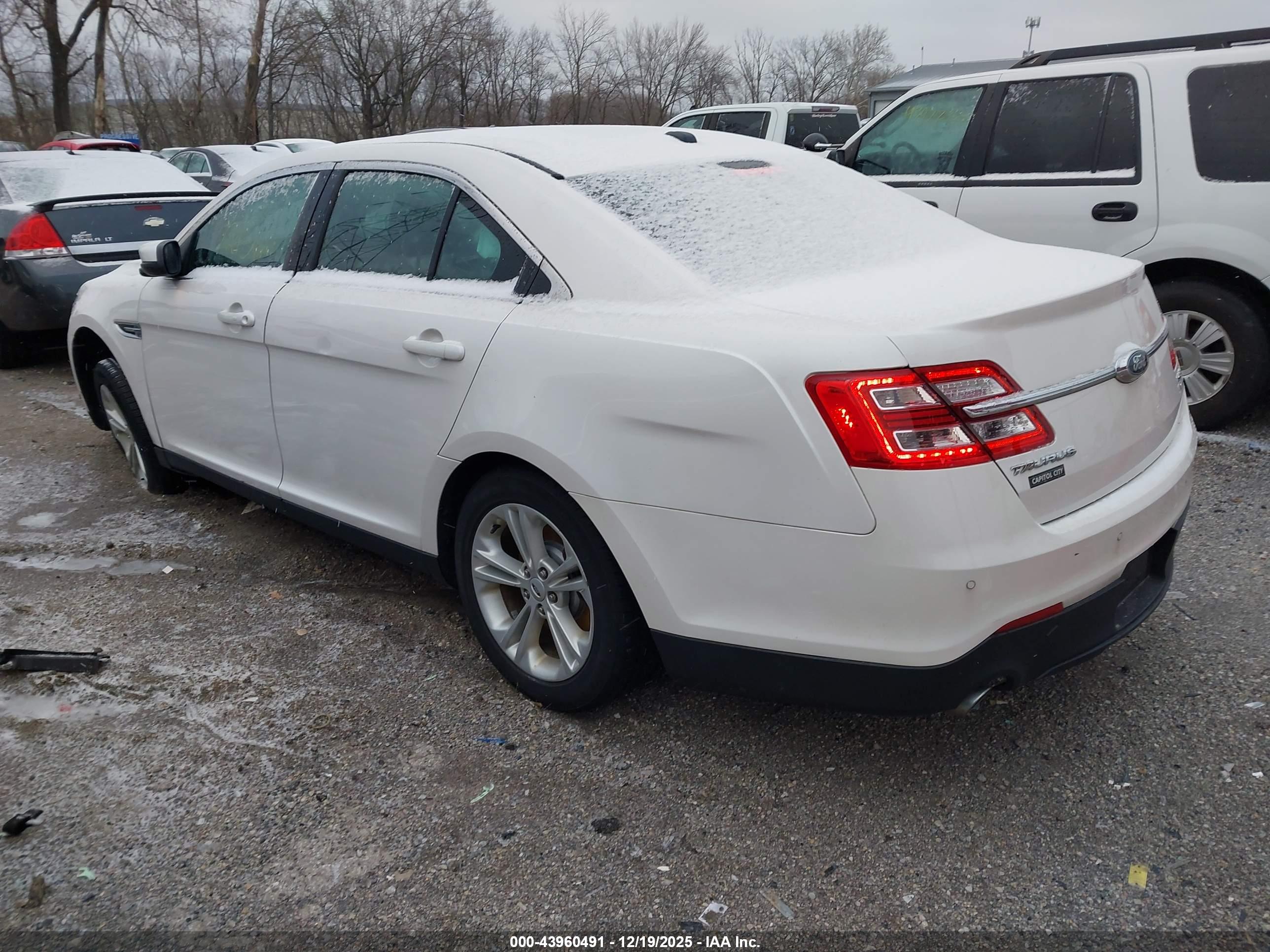 FORD TAURUS image 3