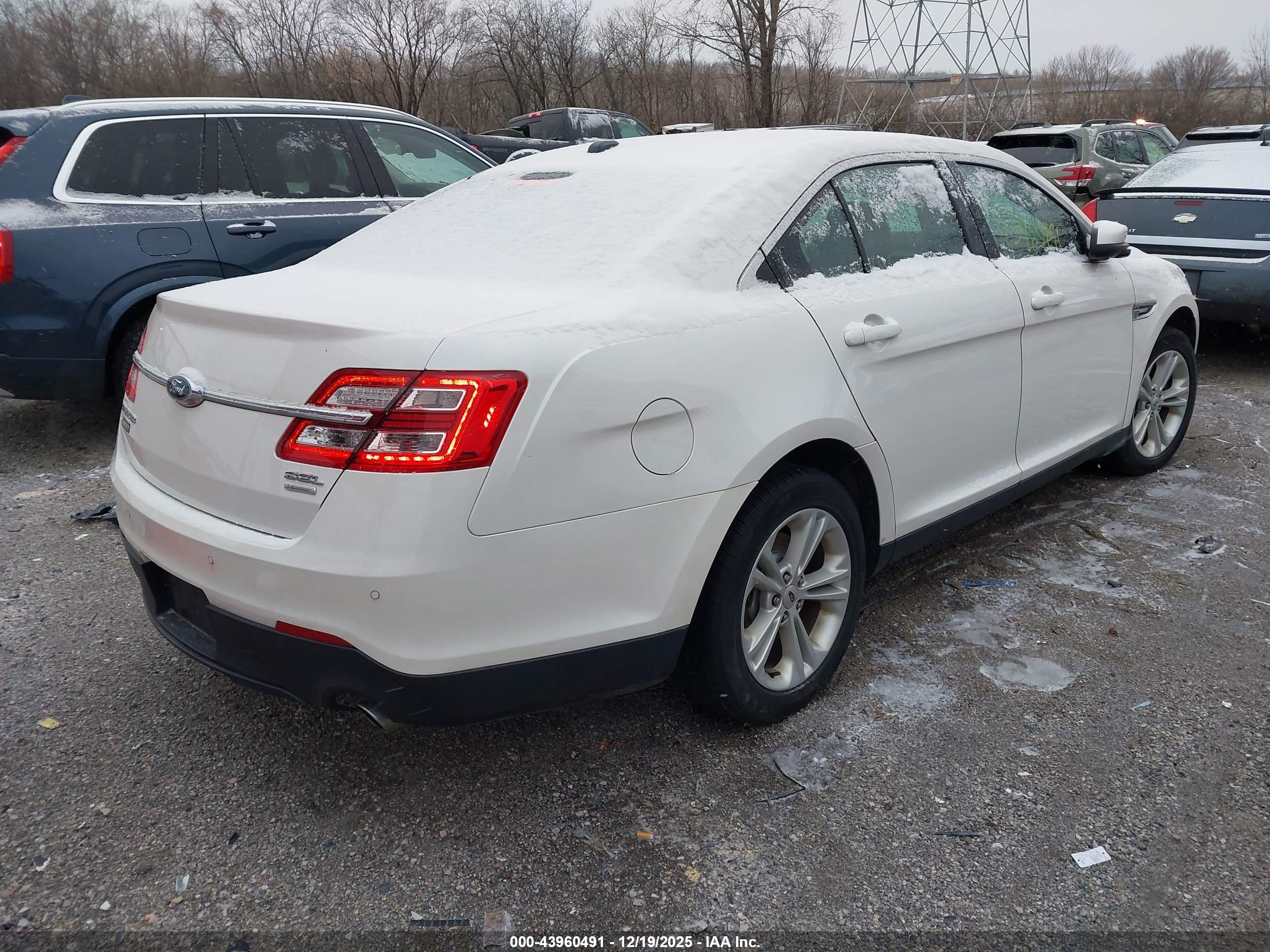 FORD TAURUS image 4