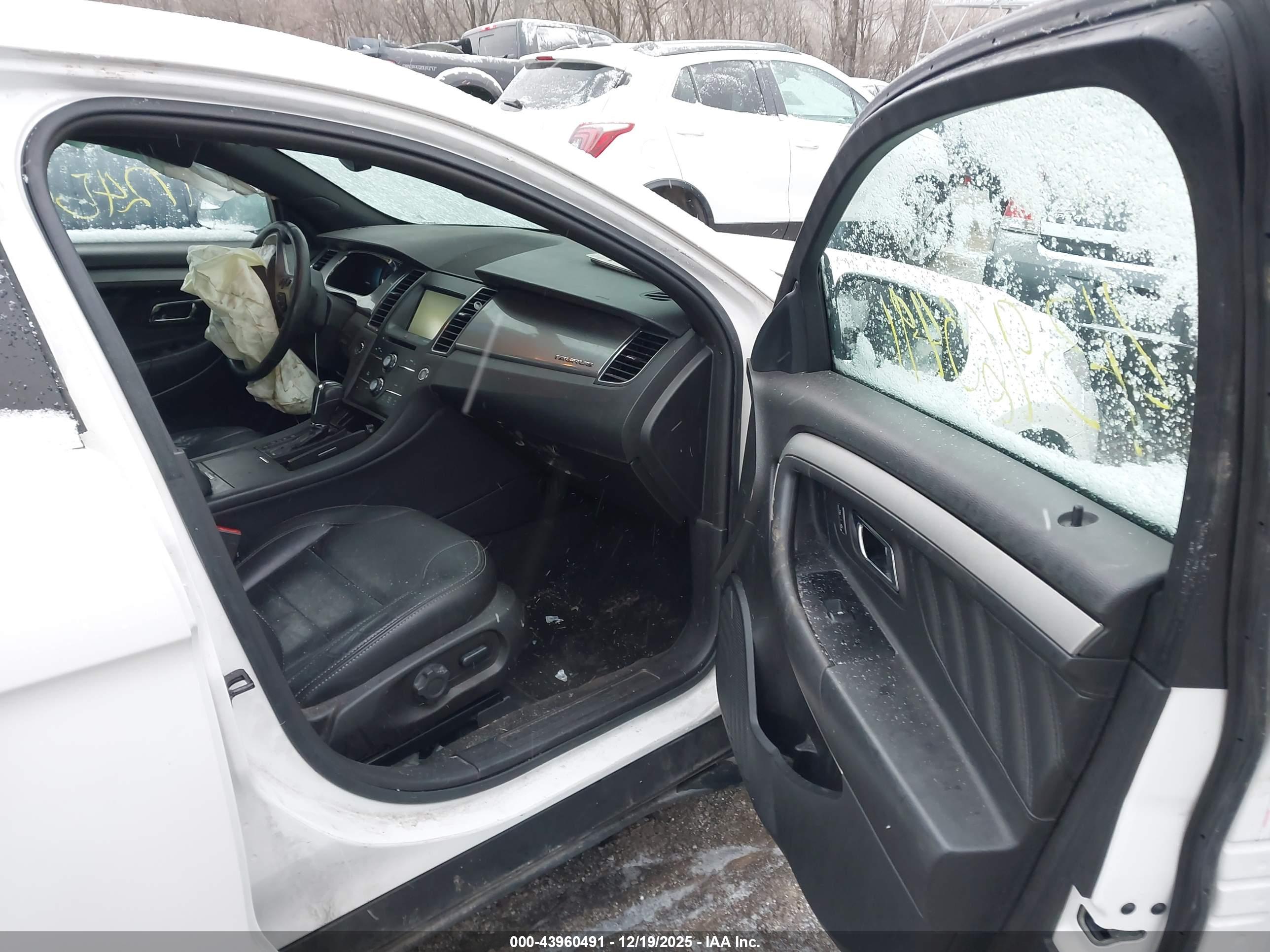 FORD TAURUS image 5