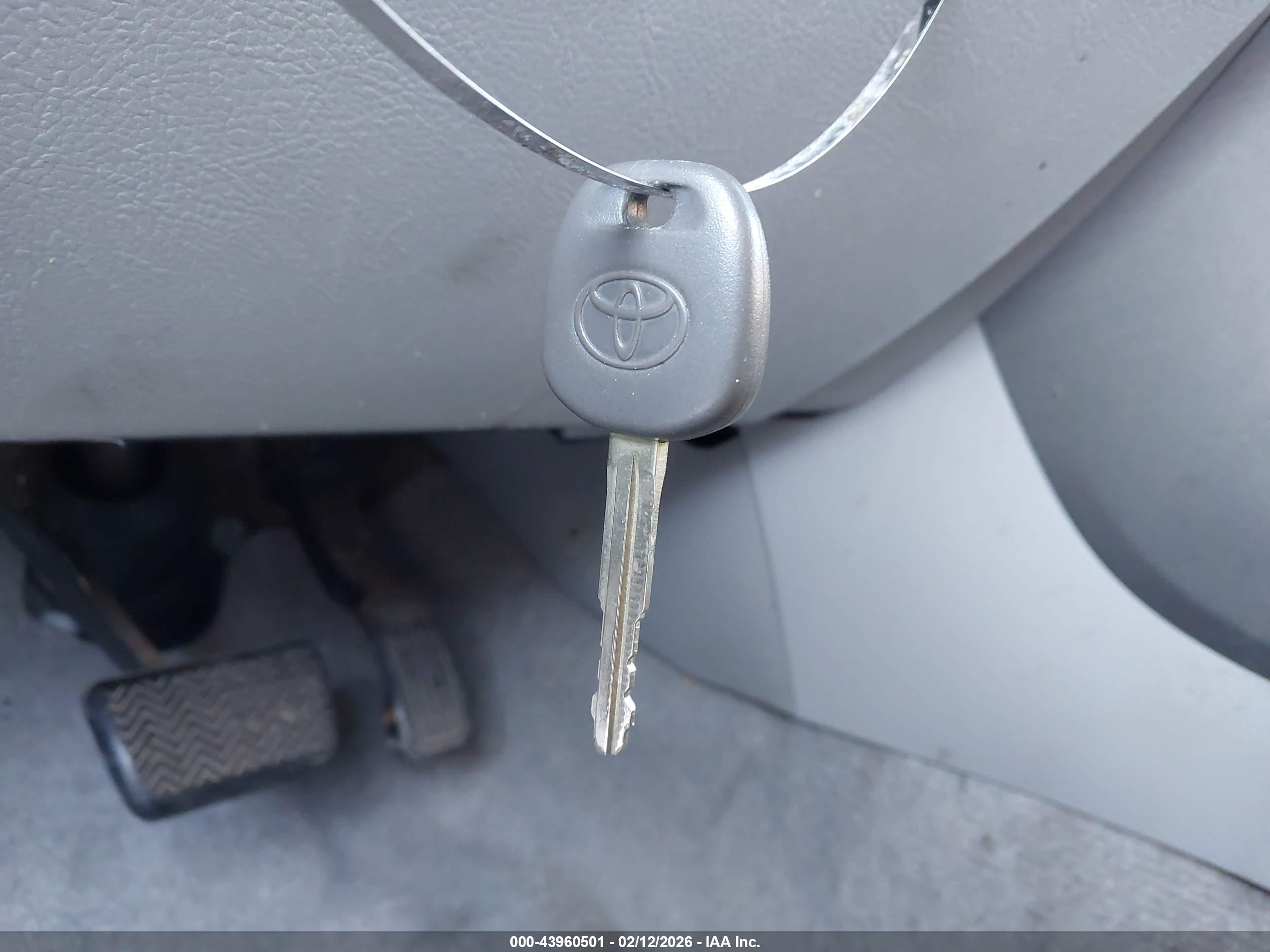 TOYOTA RAV4 image 11