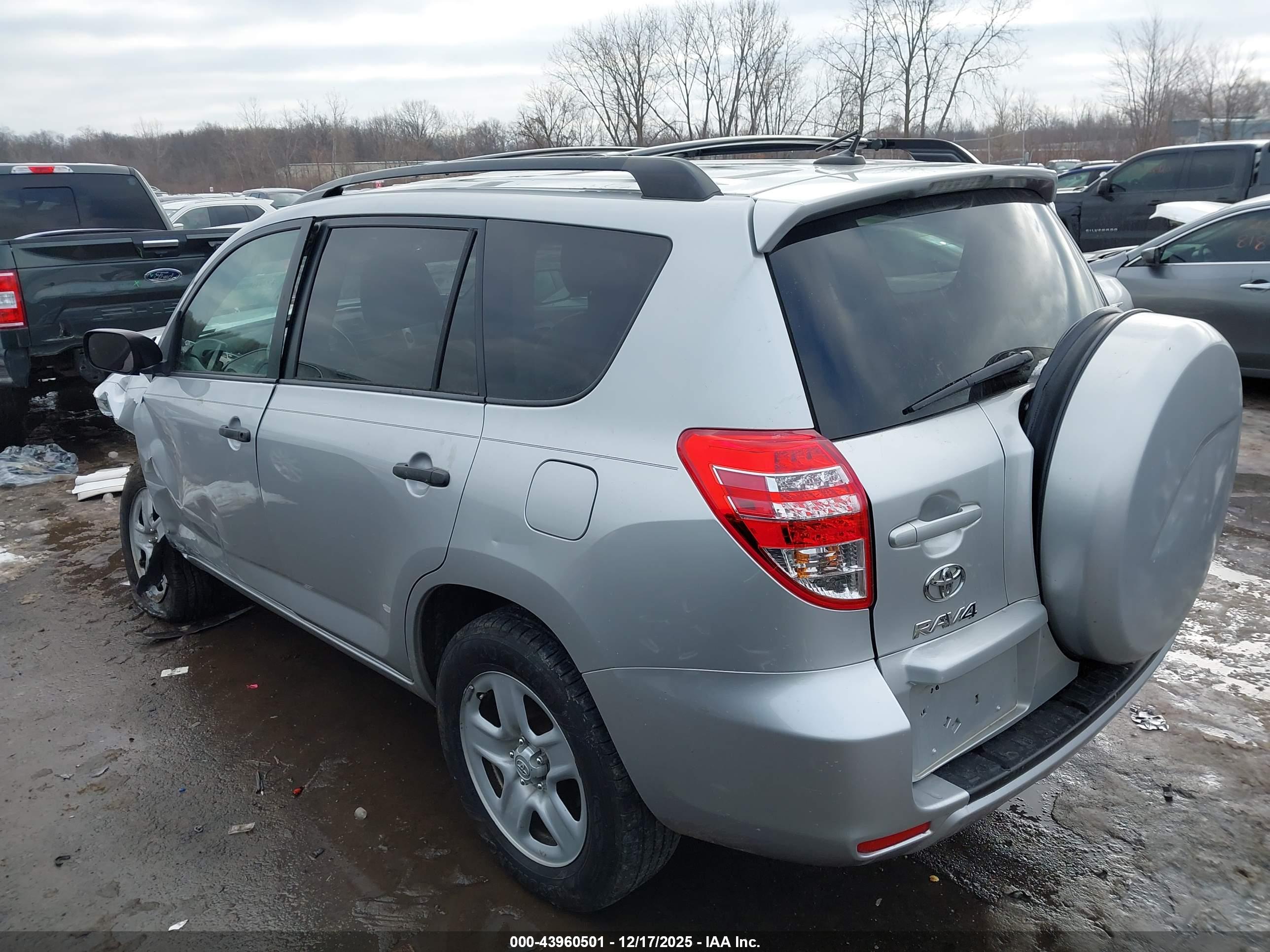 TOYOTA RAV4 image 3