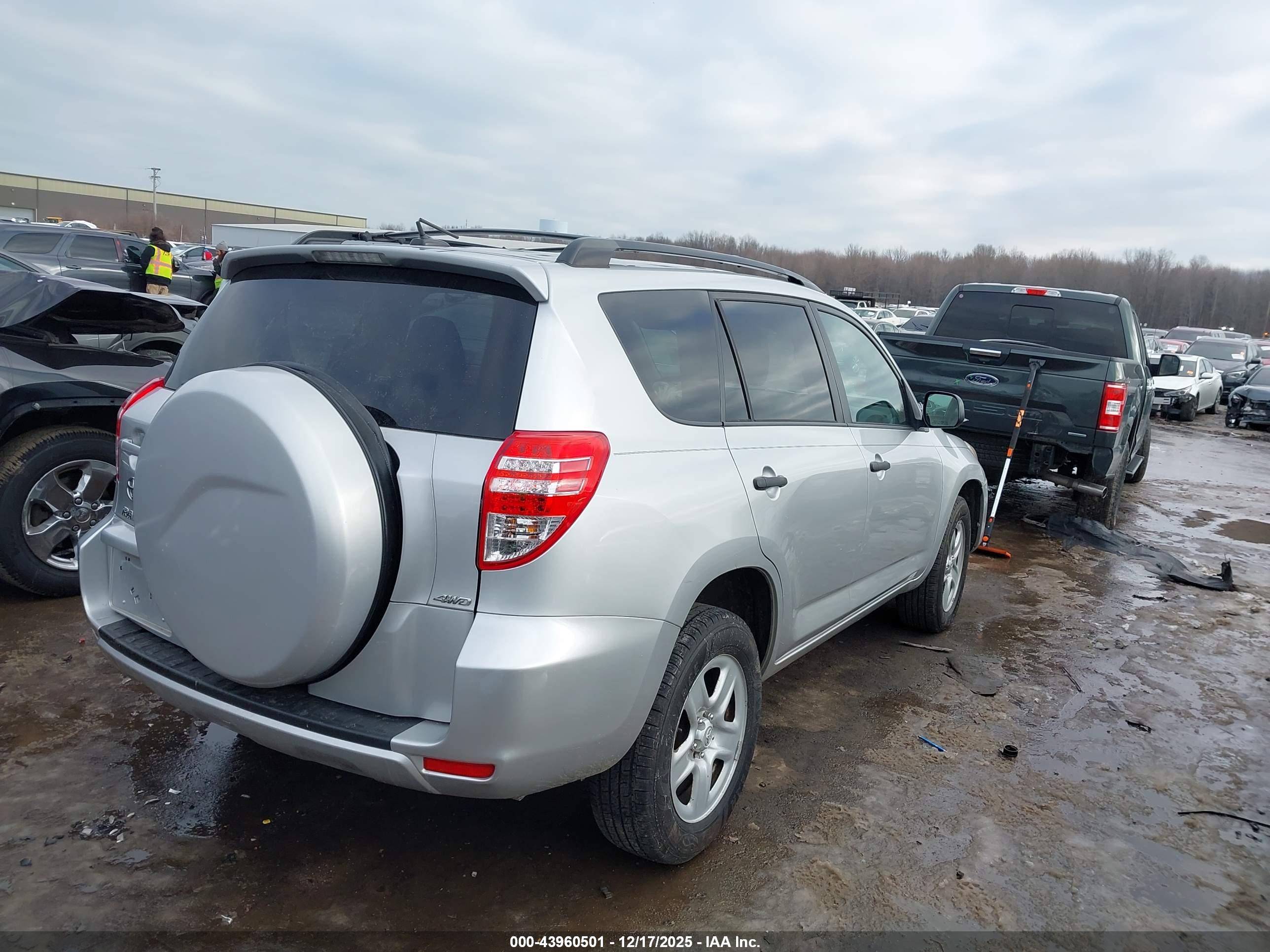 TOYOTA RAV4 image 4