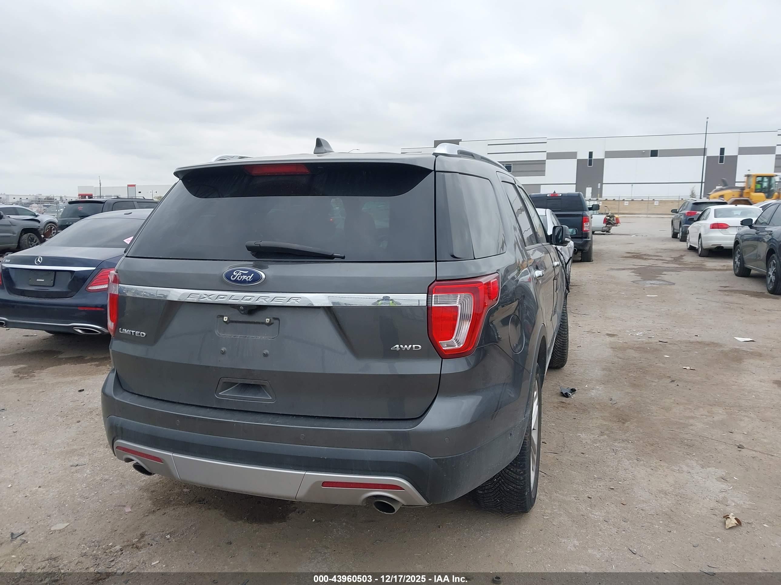 FORD EXPLORER image 4