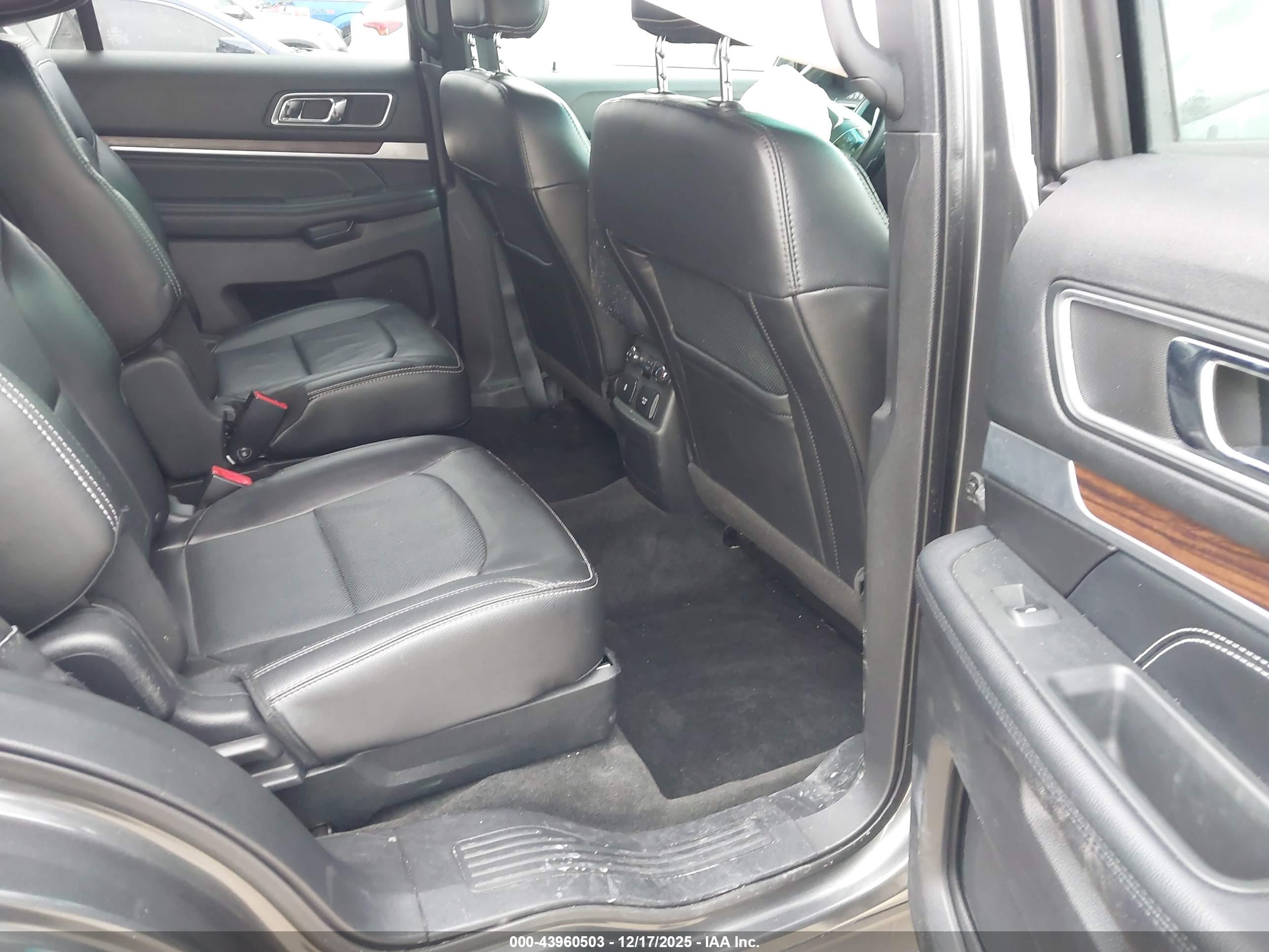 FORD EXPLORER image 8