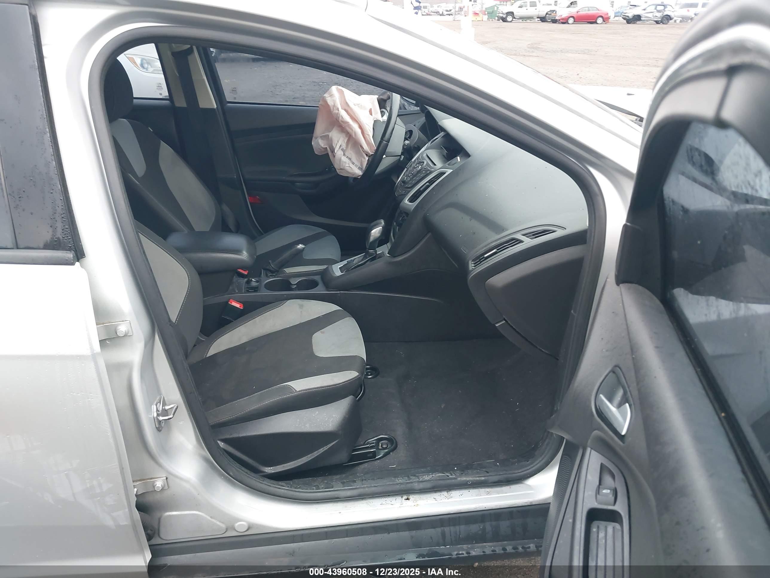 FORD FOCUS image 5