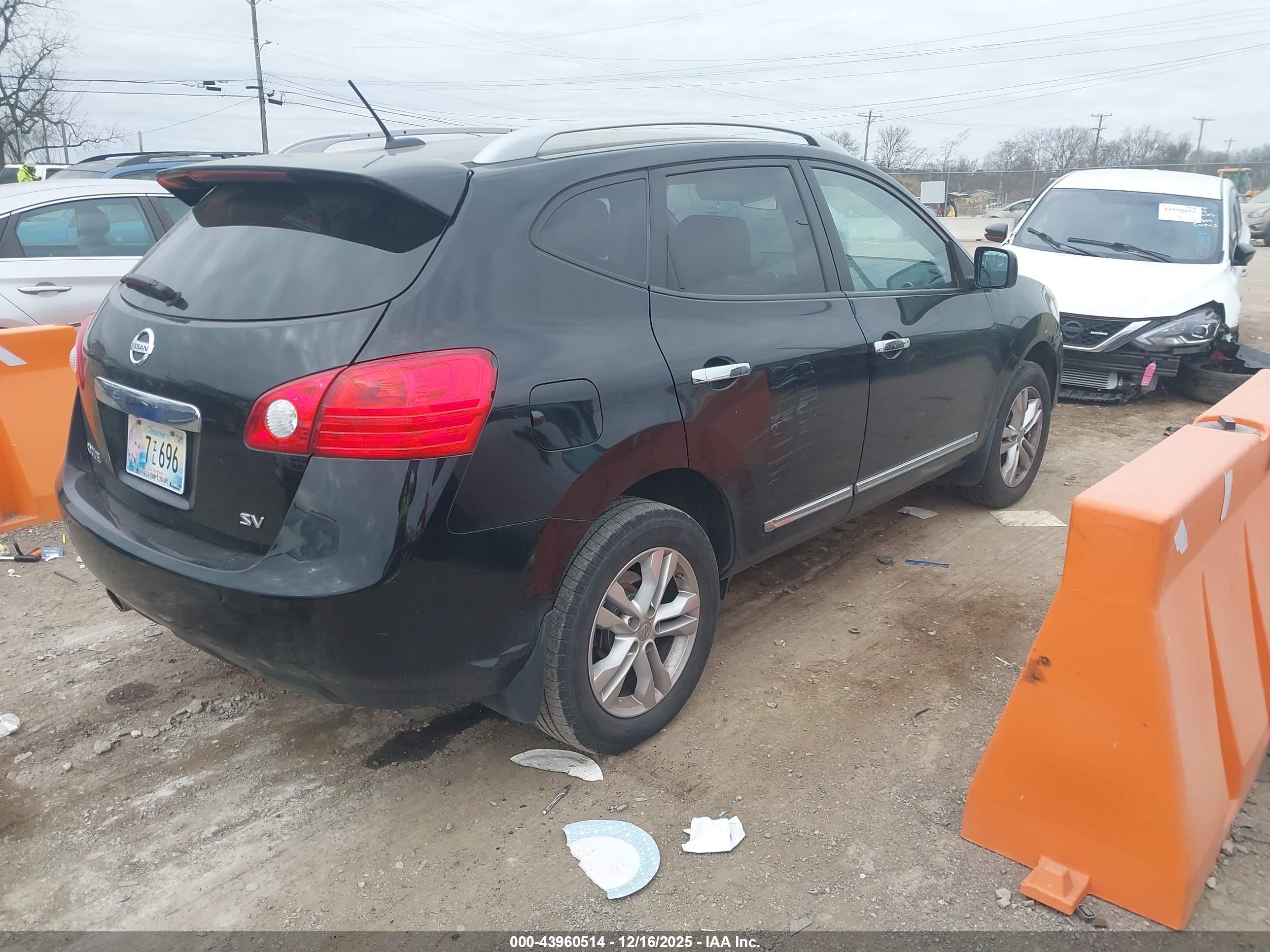 NISSAN ROGUE image 4