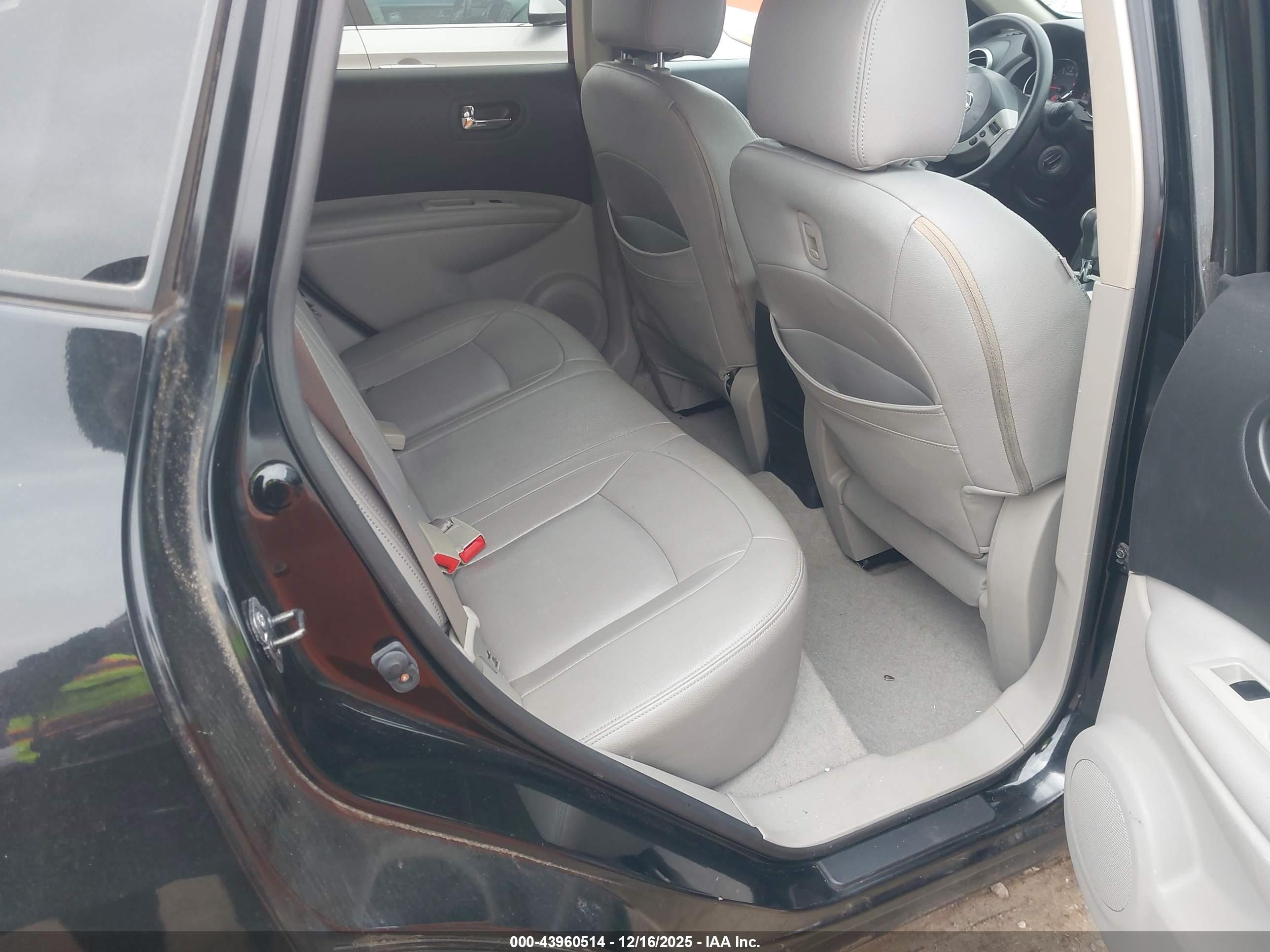 NISSAN ROGUE image 8