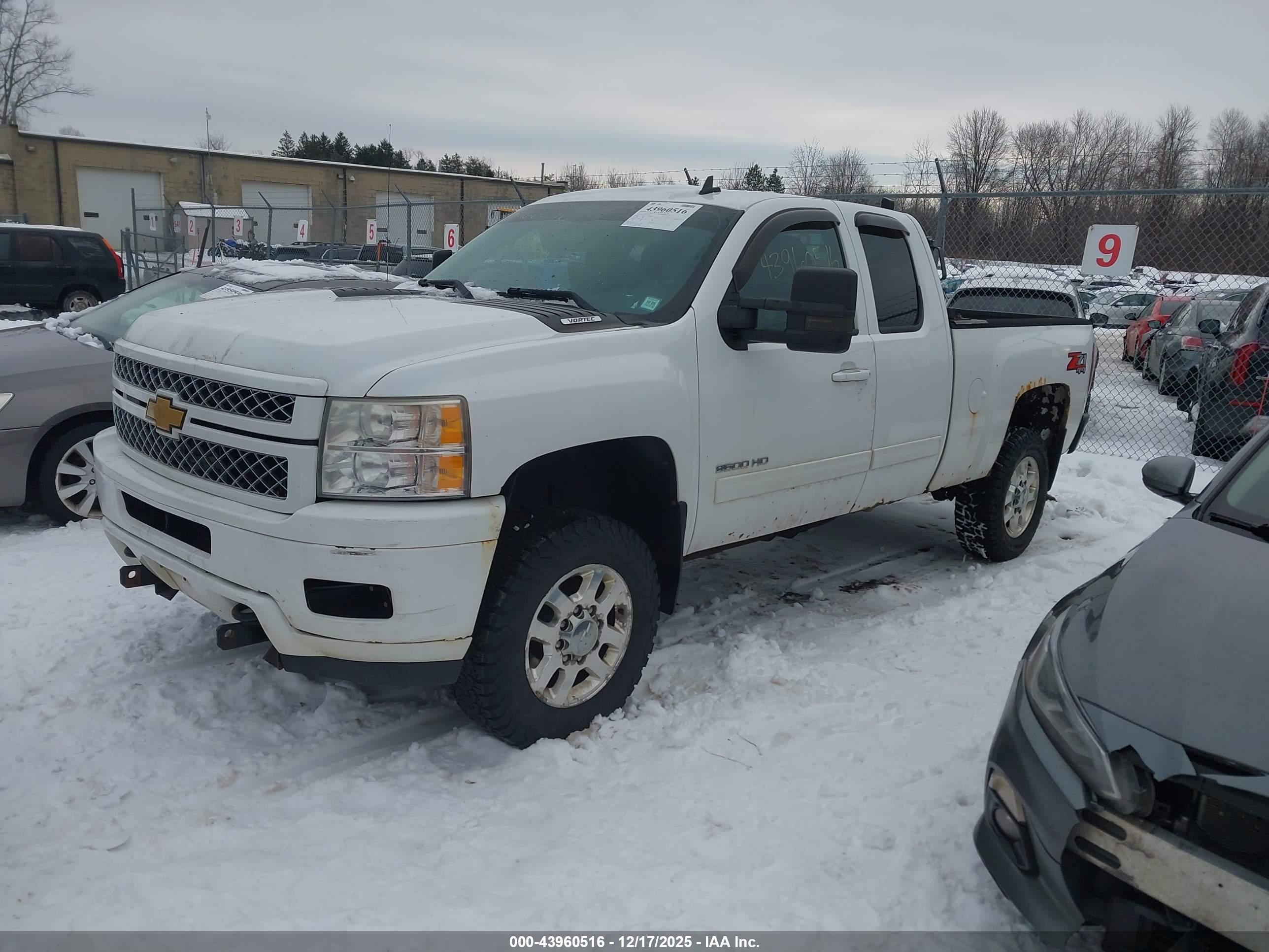 CHEVROLET SILVERADO image 2