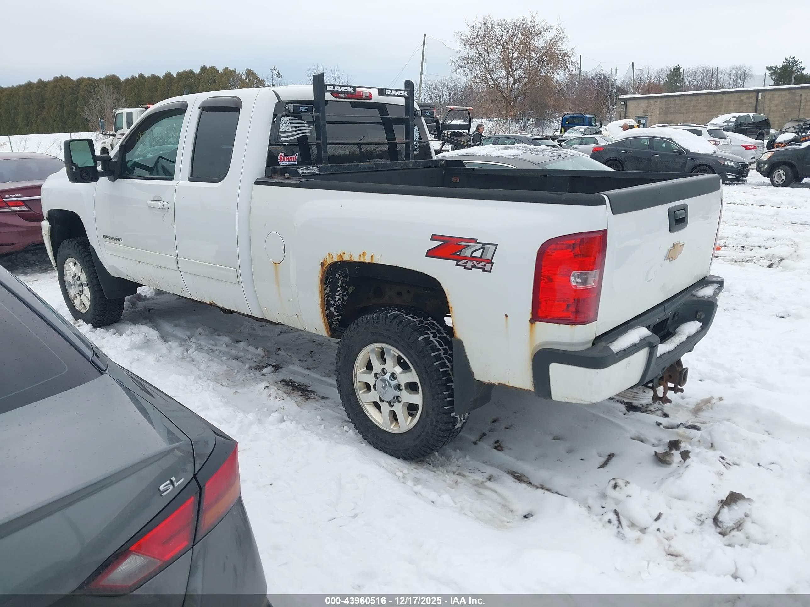 CHEVROLET SILVERADO image 3