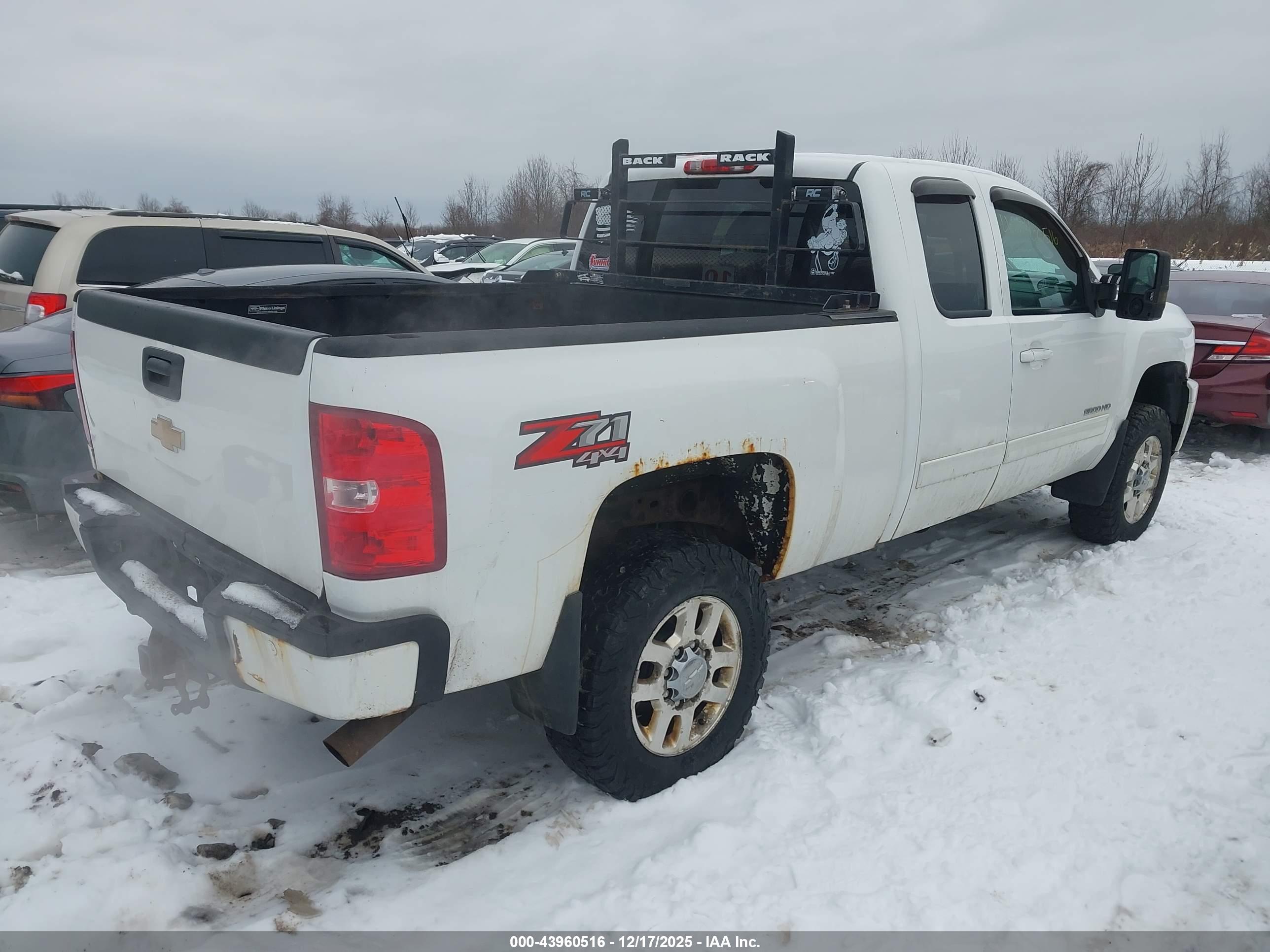CHEVROLET SILVERADO image 4