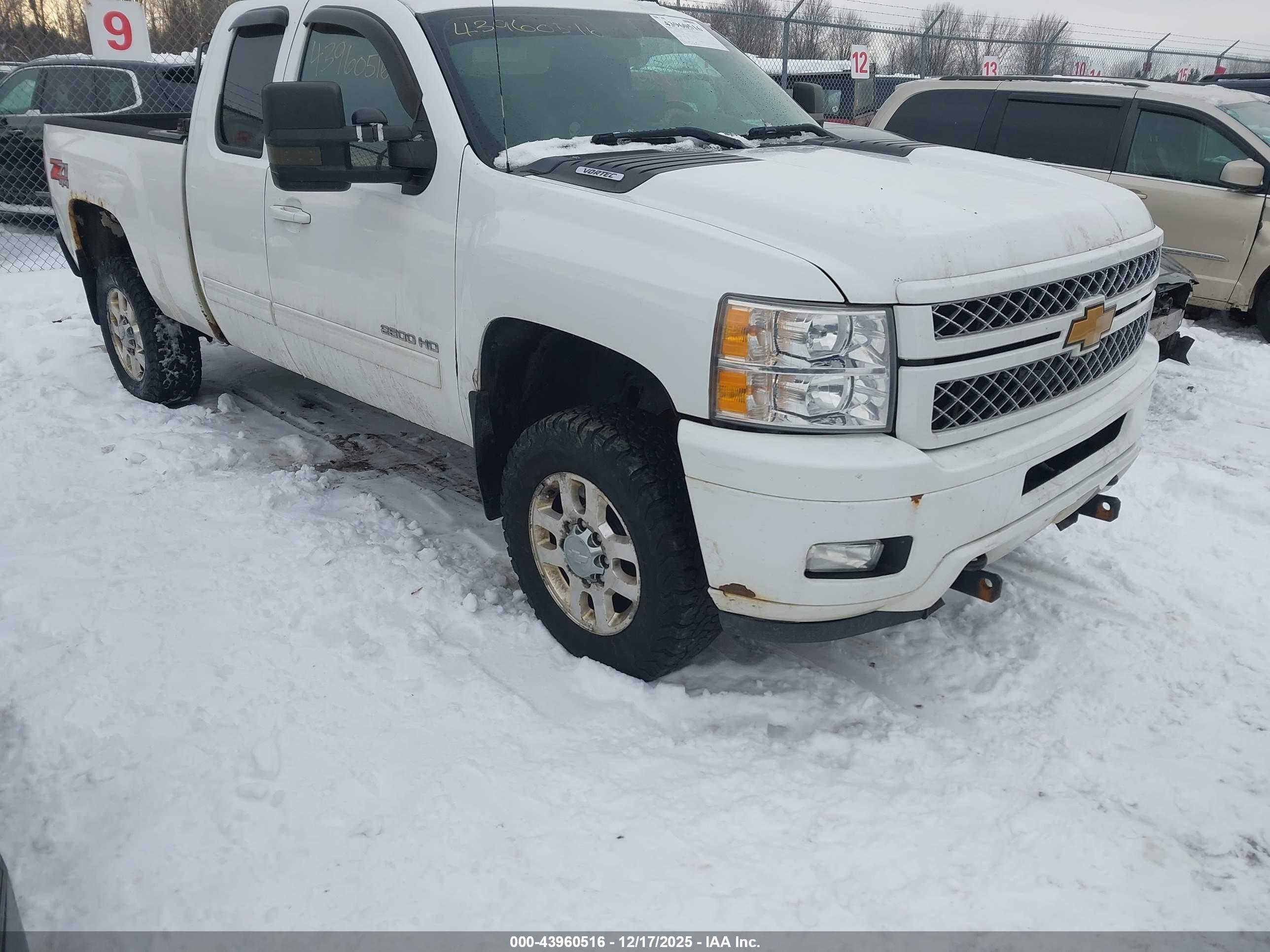 CHEVROLET SILVERADO image 6