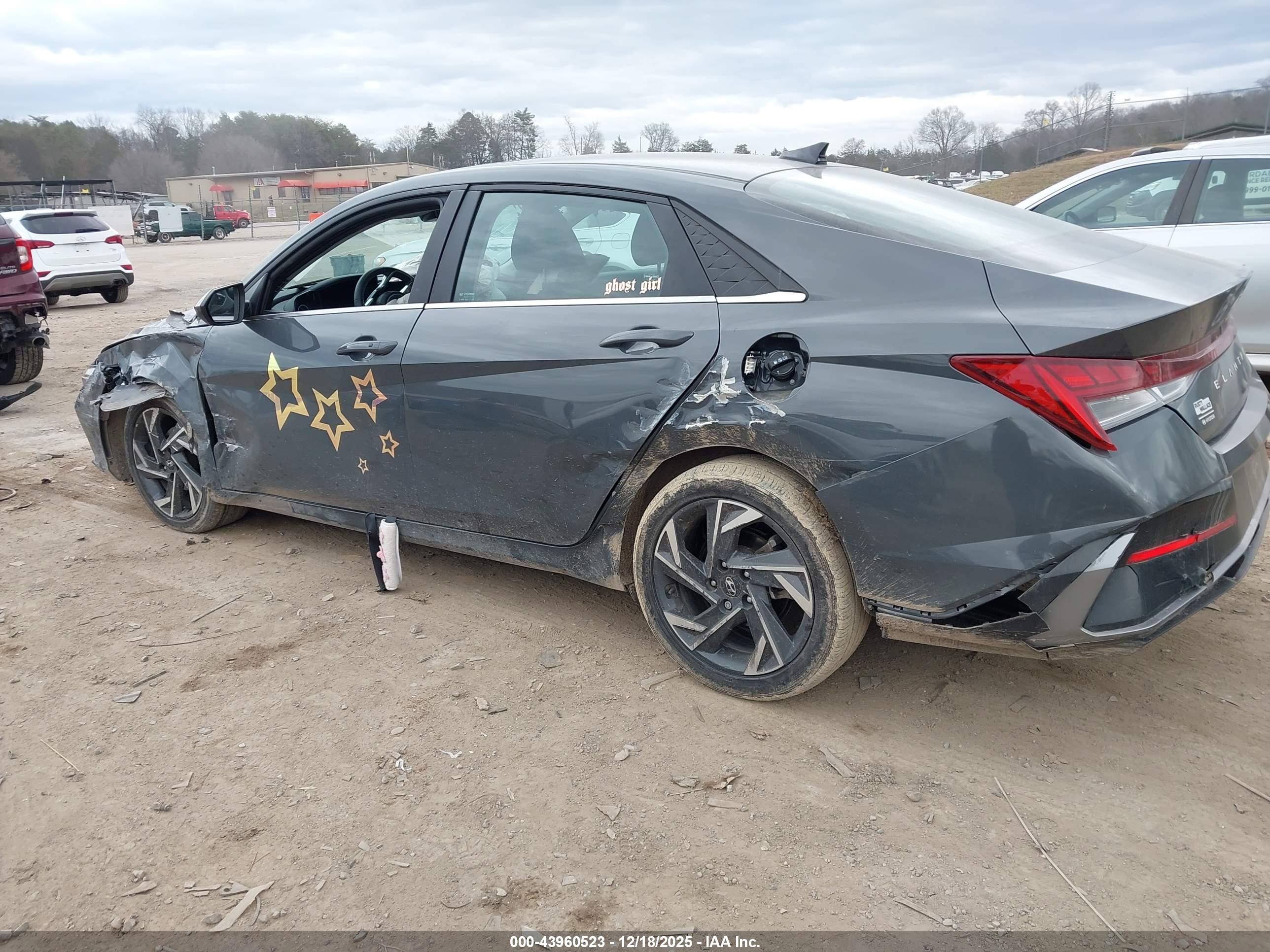 HYUNDAI ELANTRA image 3