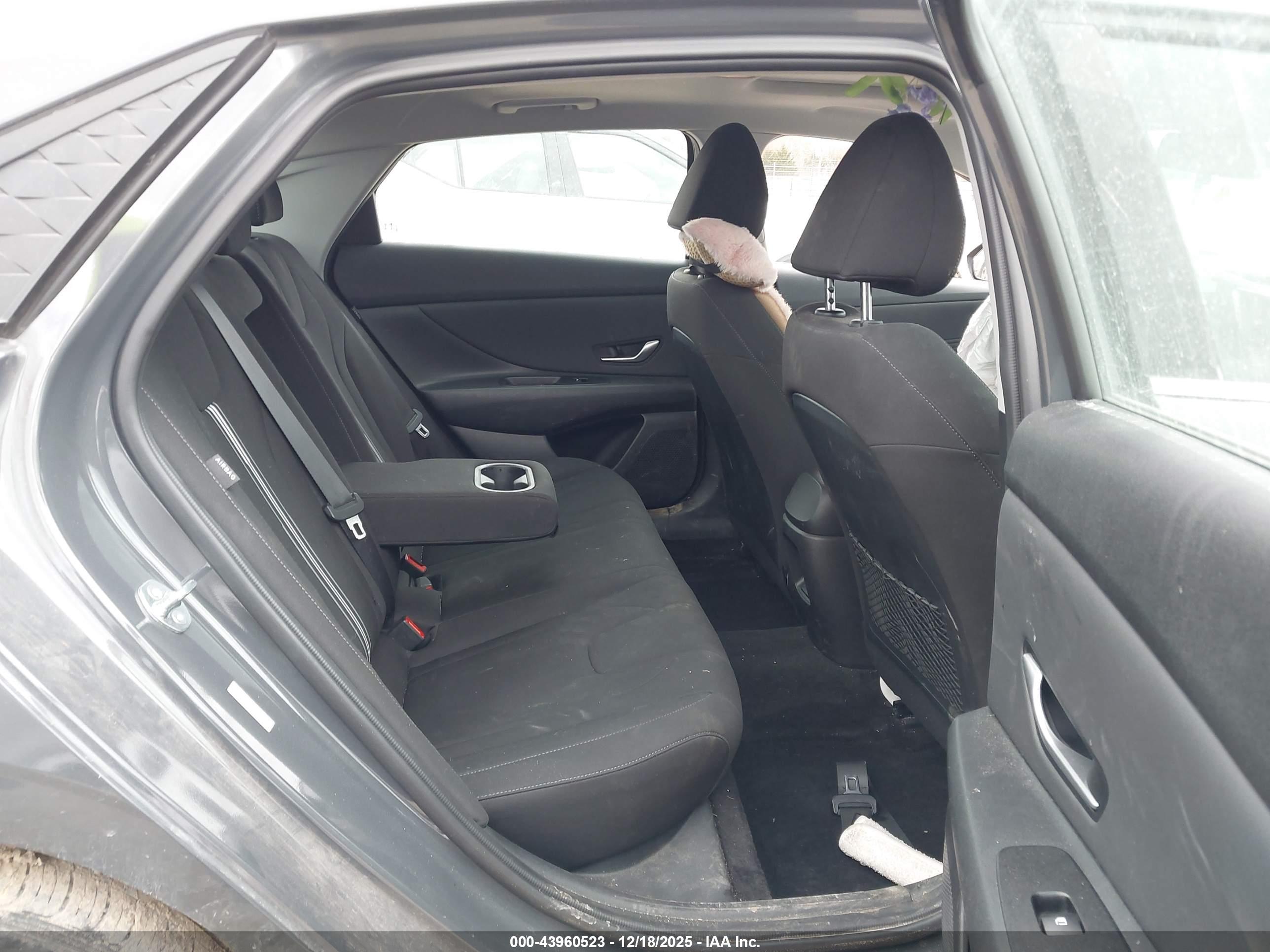 HYUNDAI ELANTRA image 8