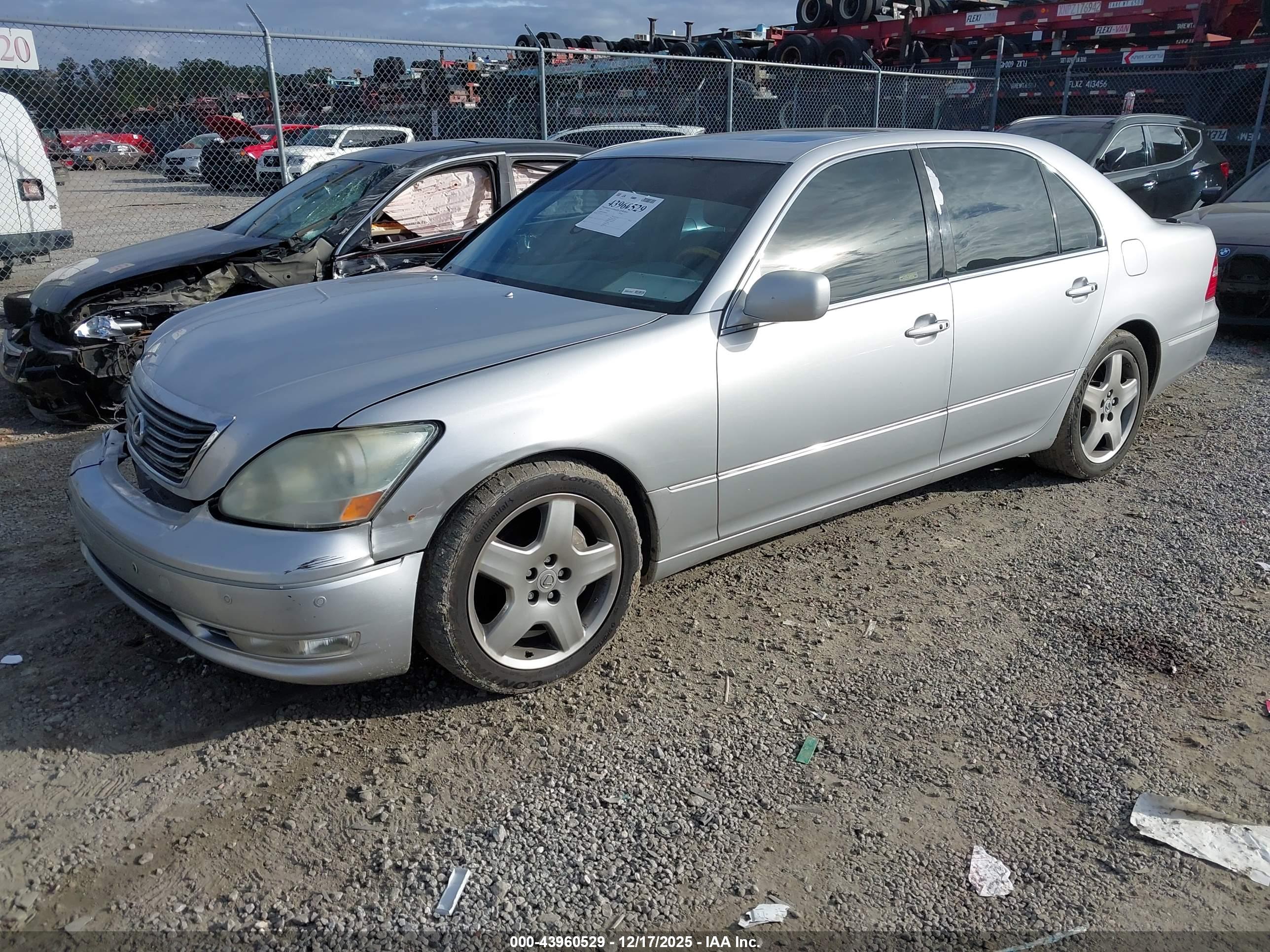 LEXUS LS image 2