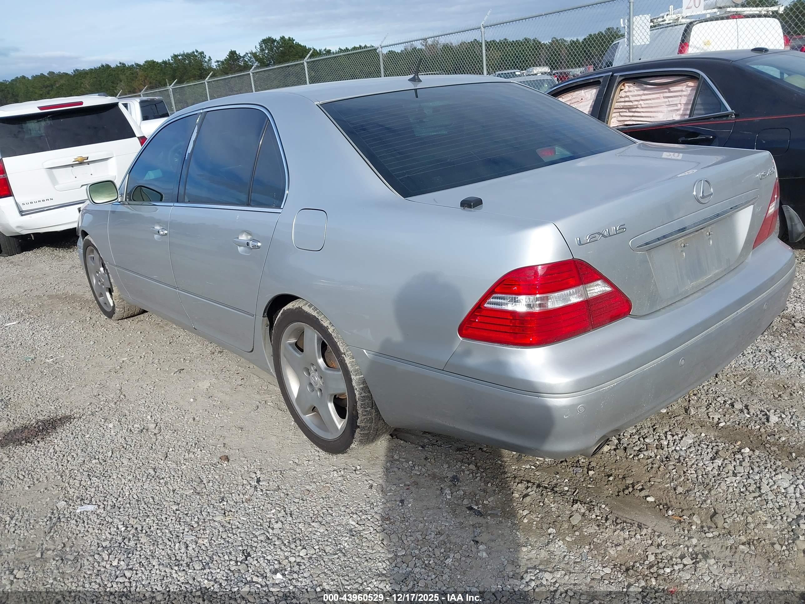 LEXUS LS image 3