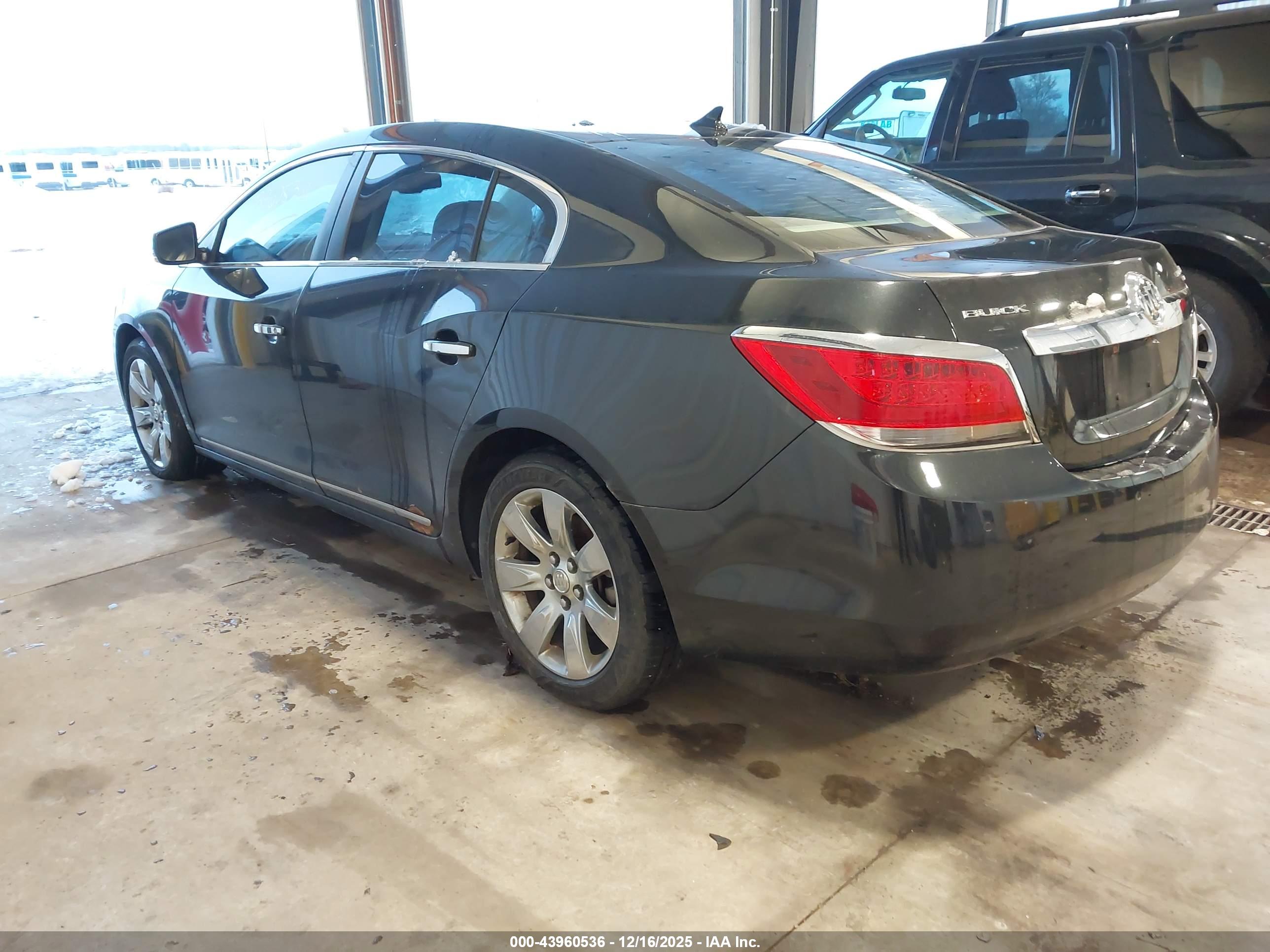 BUICK LACROSSE image 3