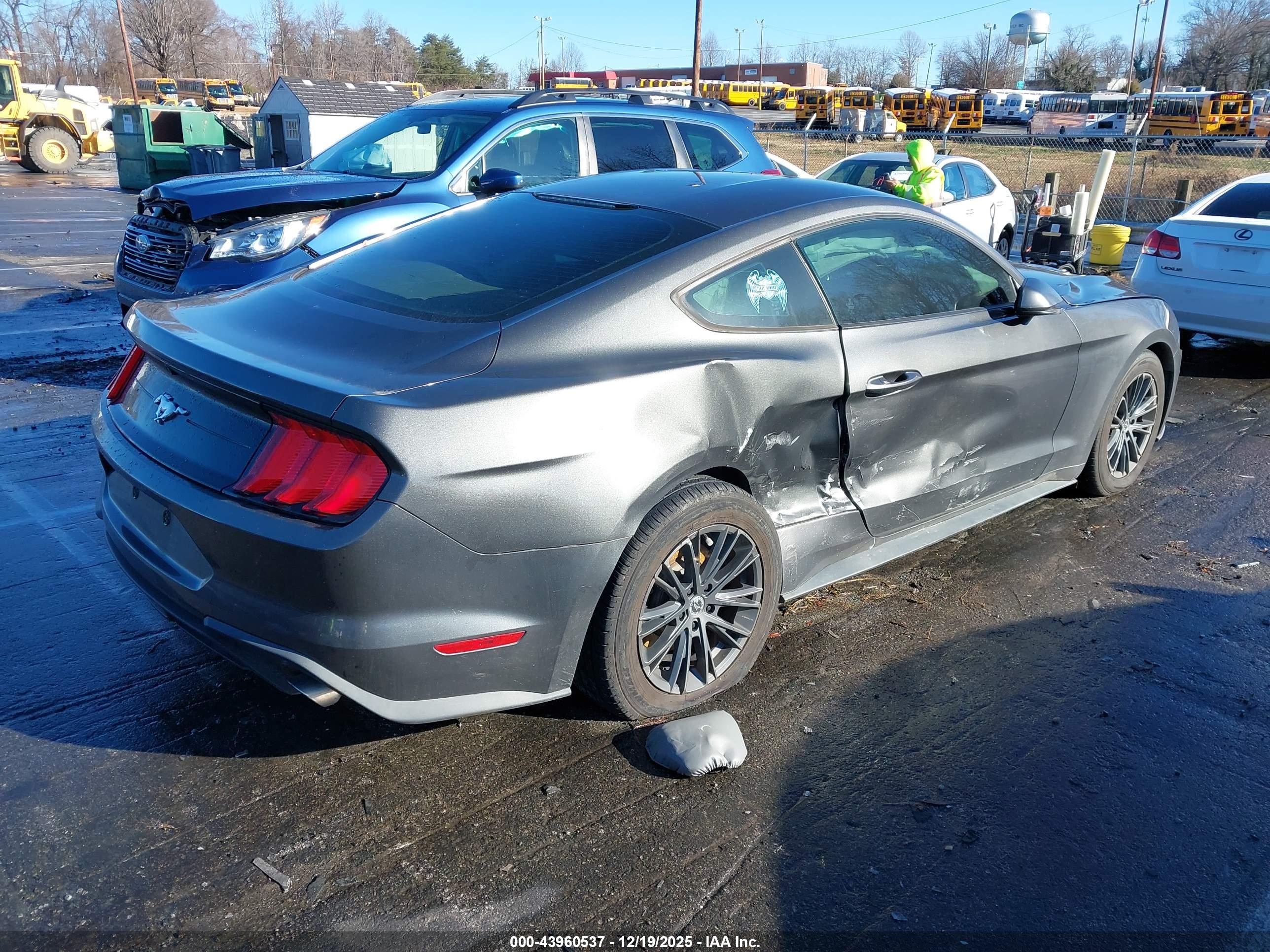FORD MUSTANG image 4