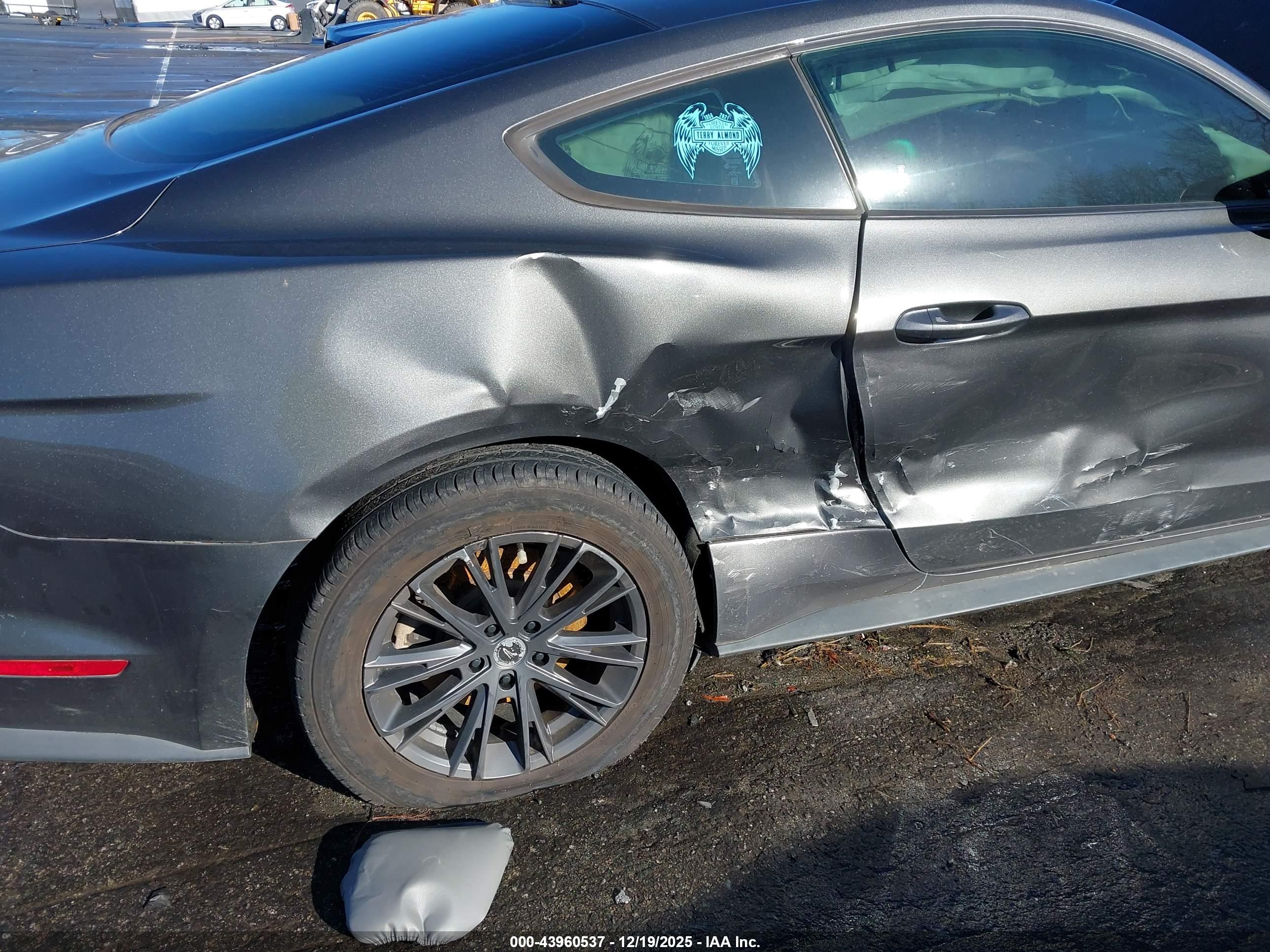 FORD MUSTANG image 6