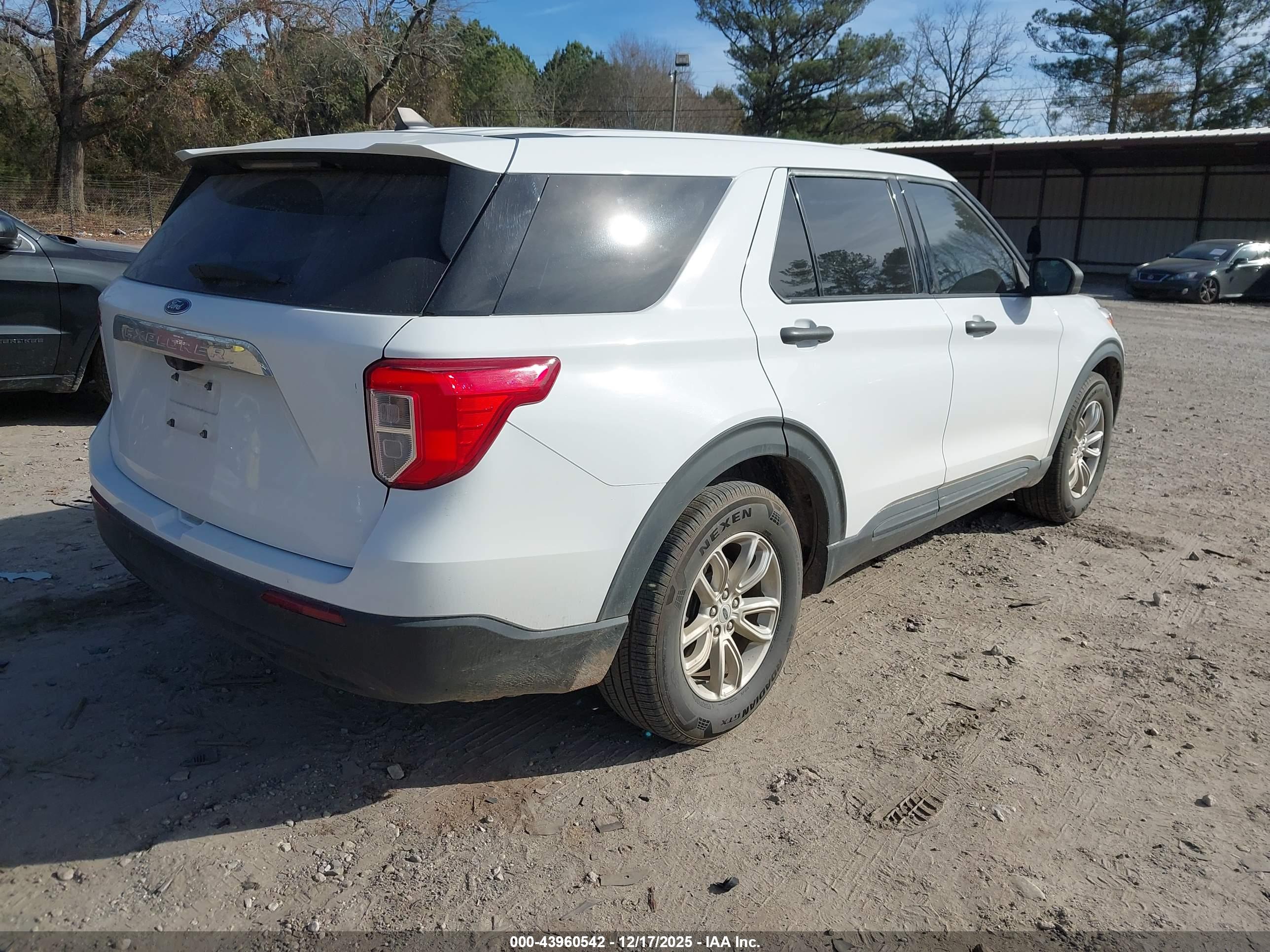 FORD EXPLORER image 4