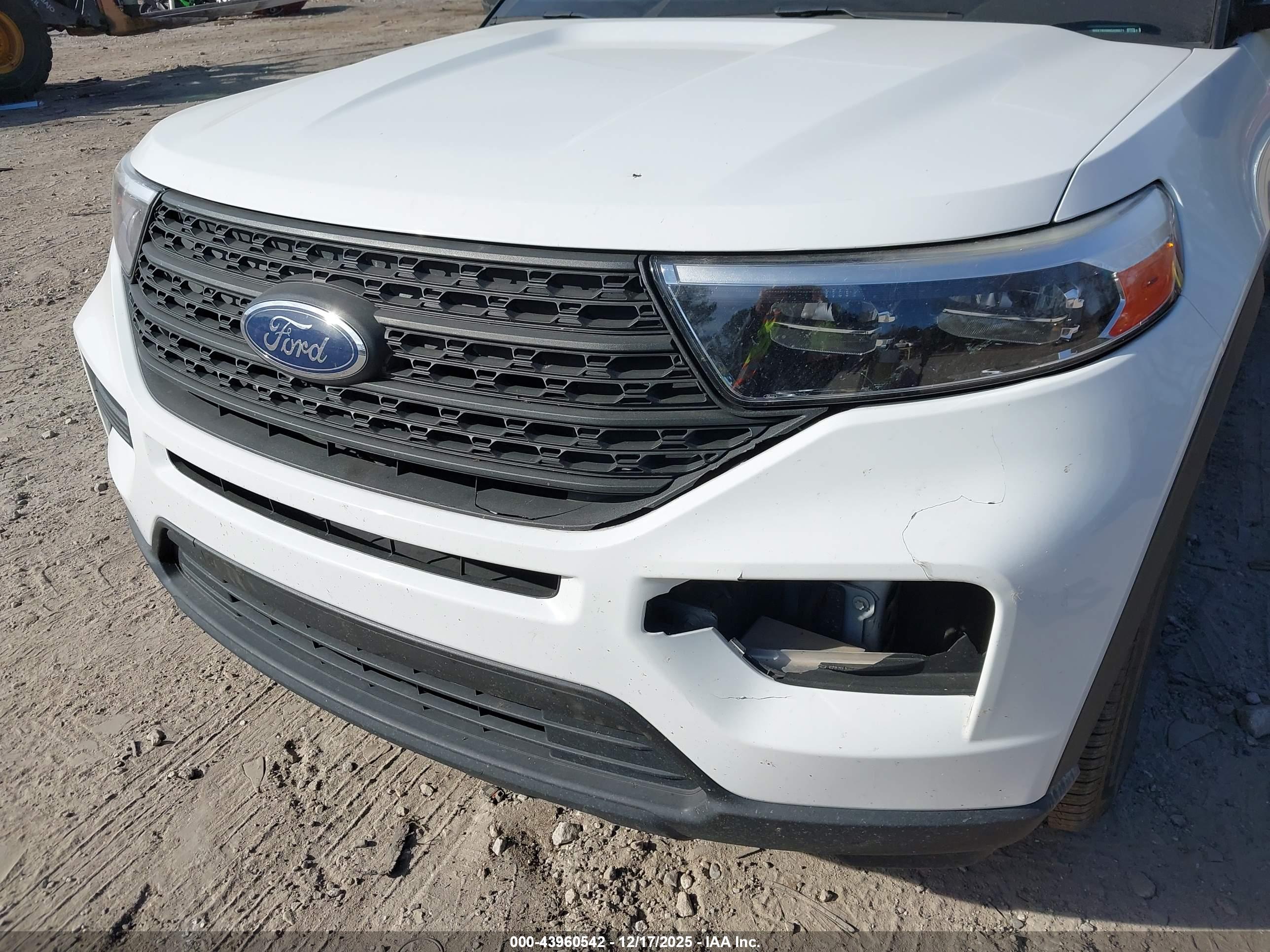 FORD EXPLORER image 6