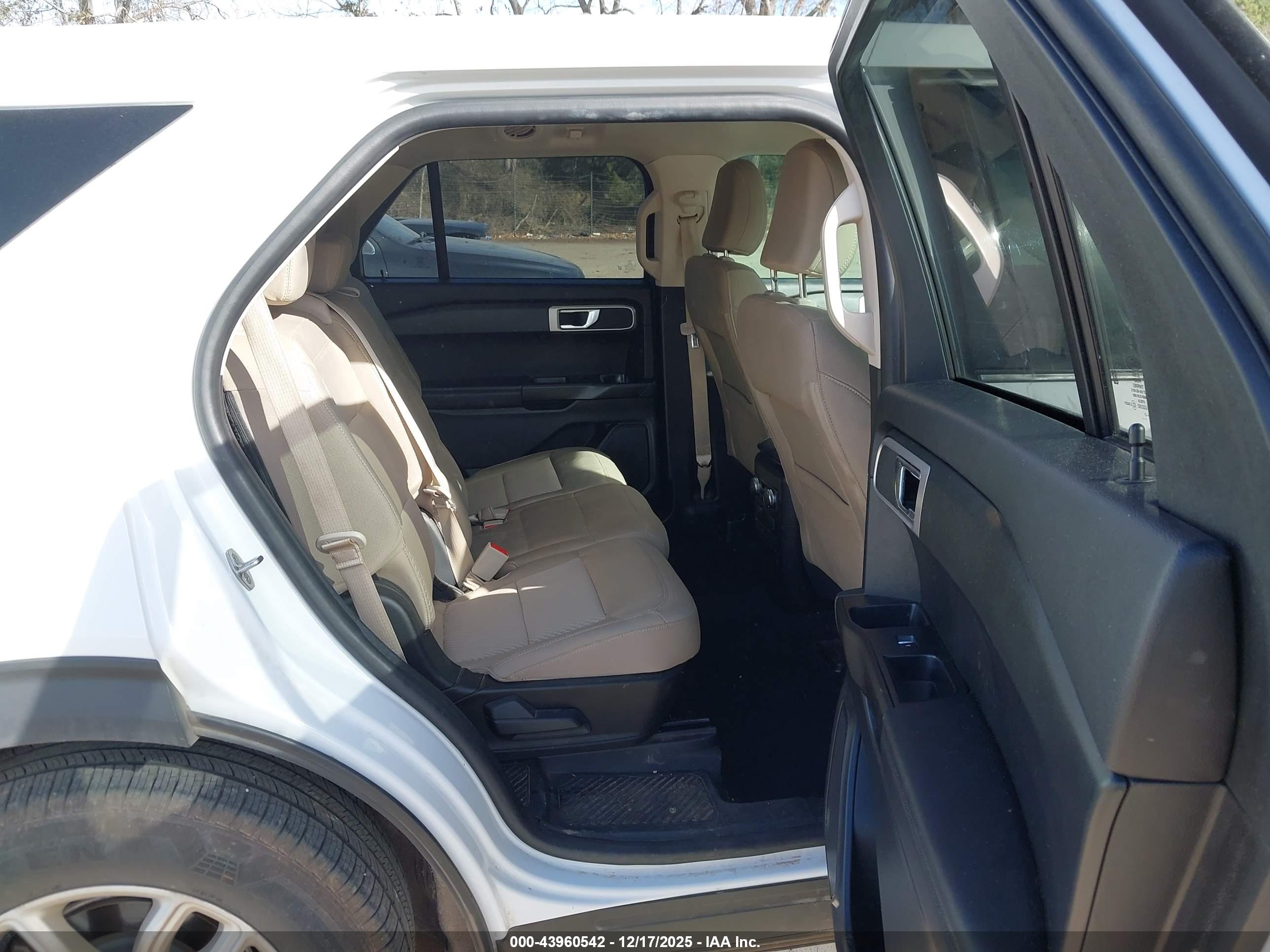 FORD EXPLORER image 8