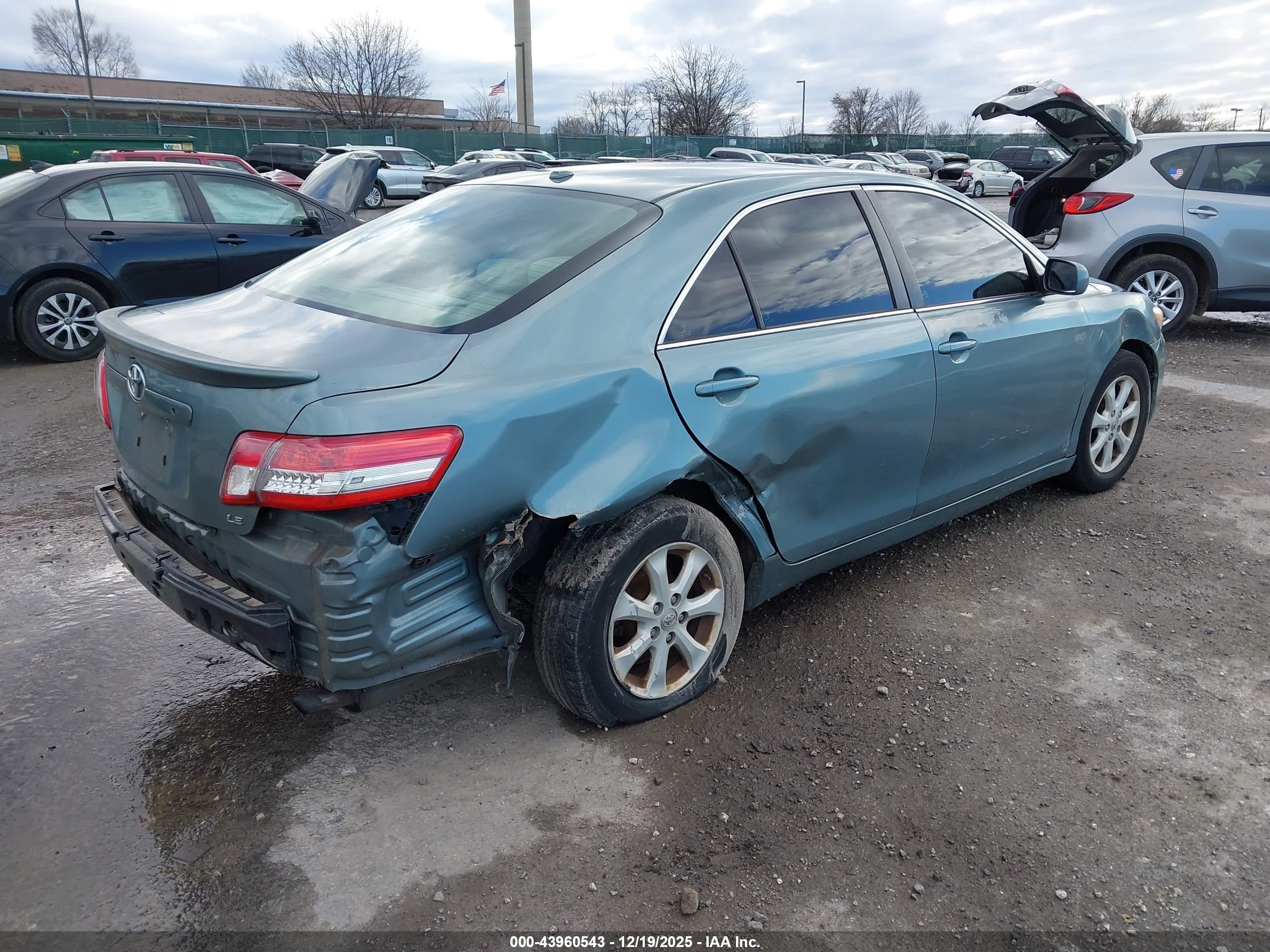 TOYOTA CAMRY image 4