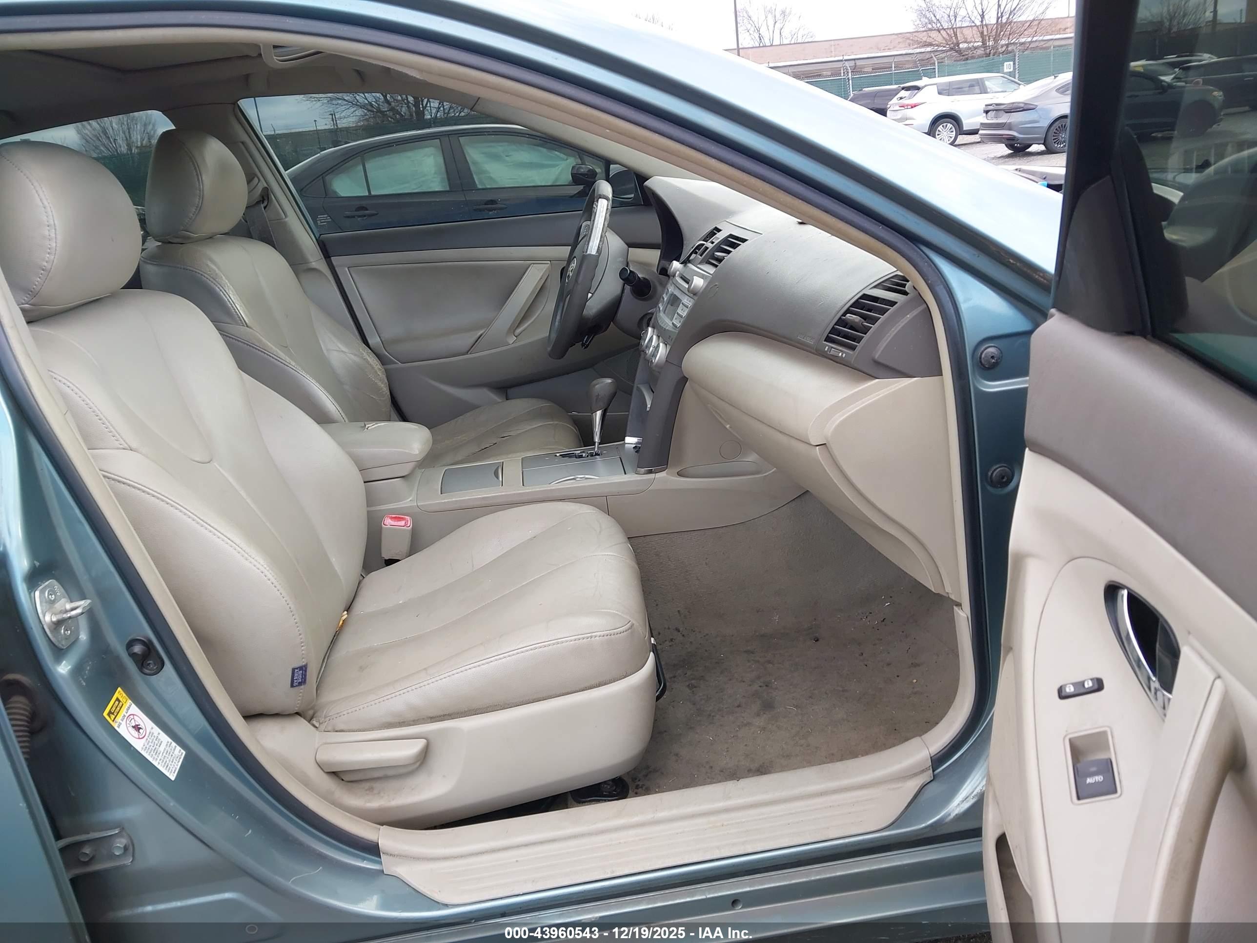 TOYOTA CAMRY image 5