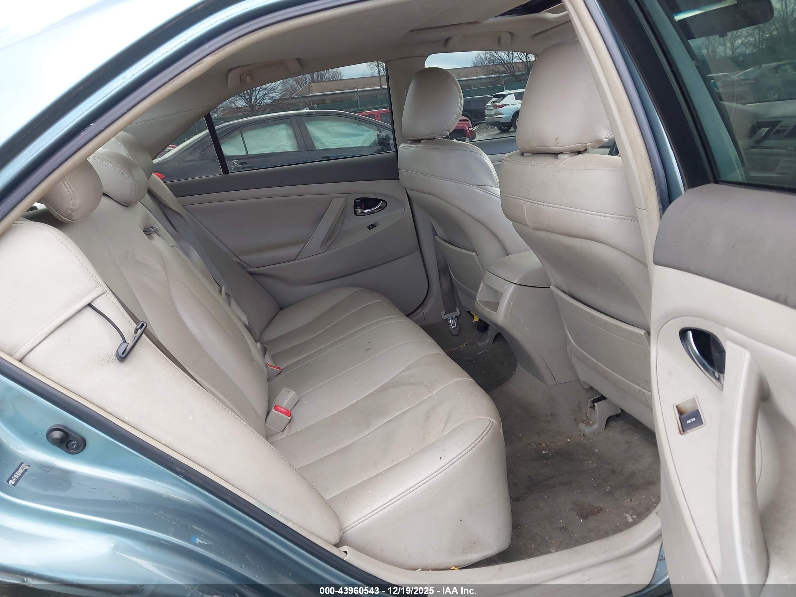 TOYOTA CAMRY image 8
