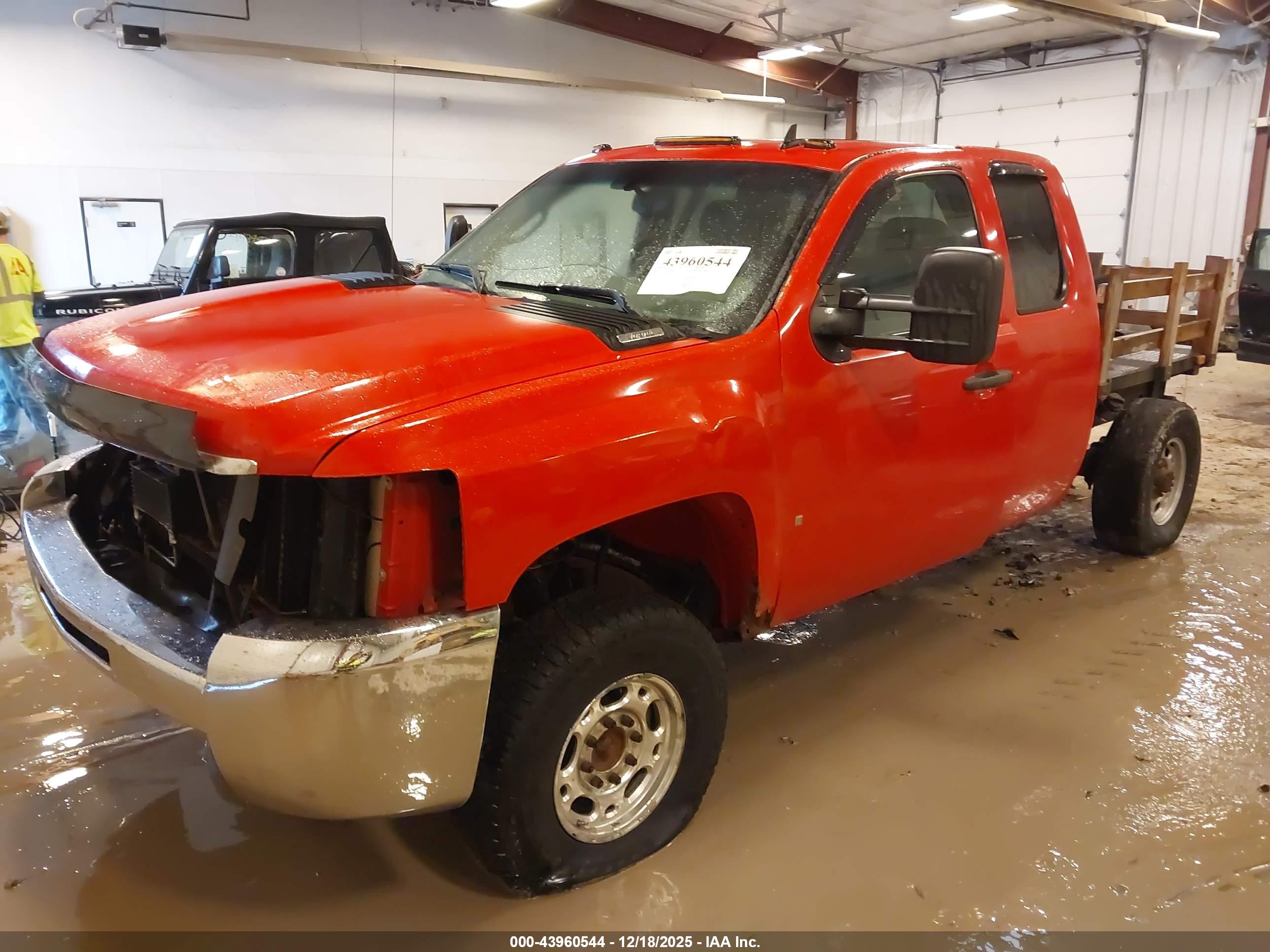 CHEVROLET SILVERADO image 2