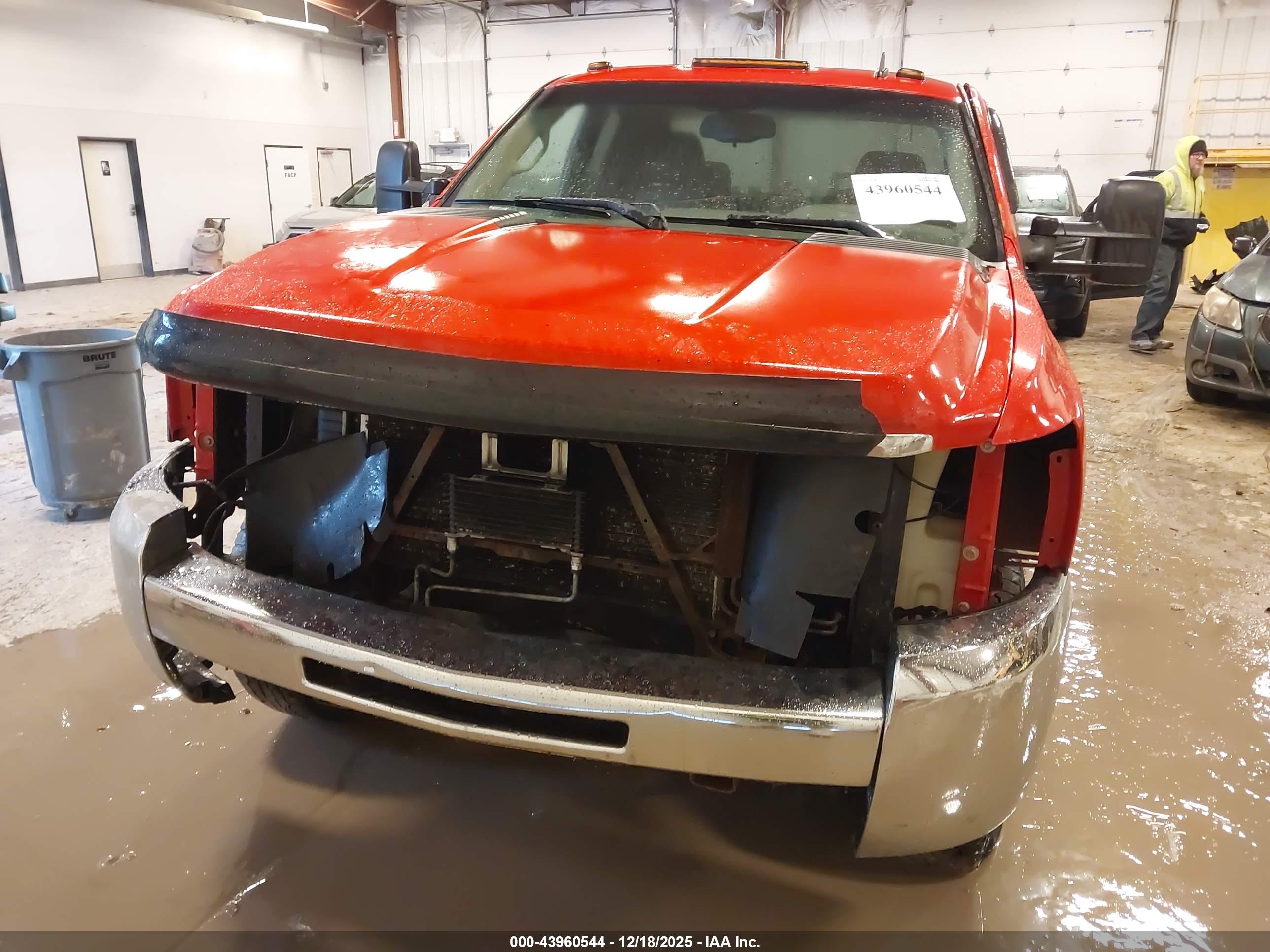 CHEVROLET SILVERADO image 6