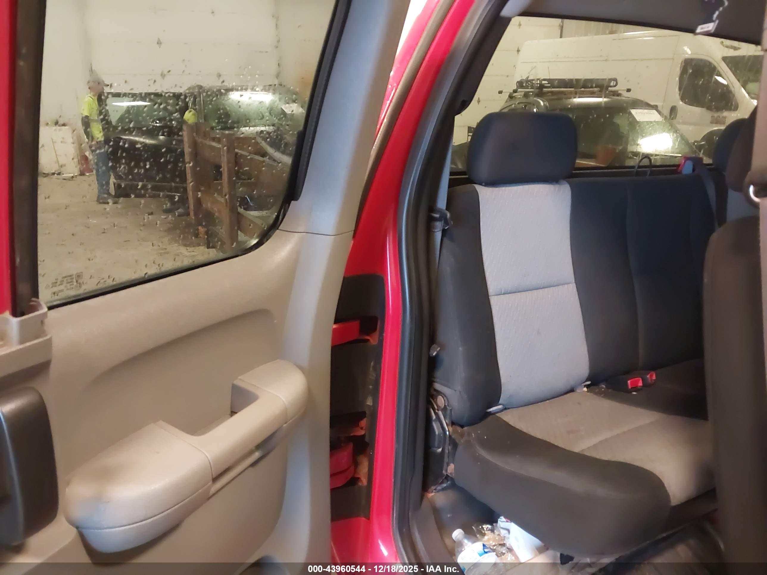 CHEVROLET SILVERADO image 8