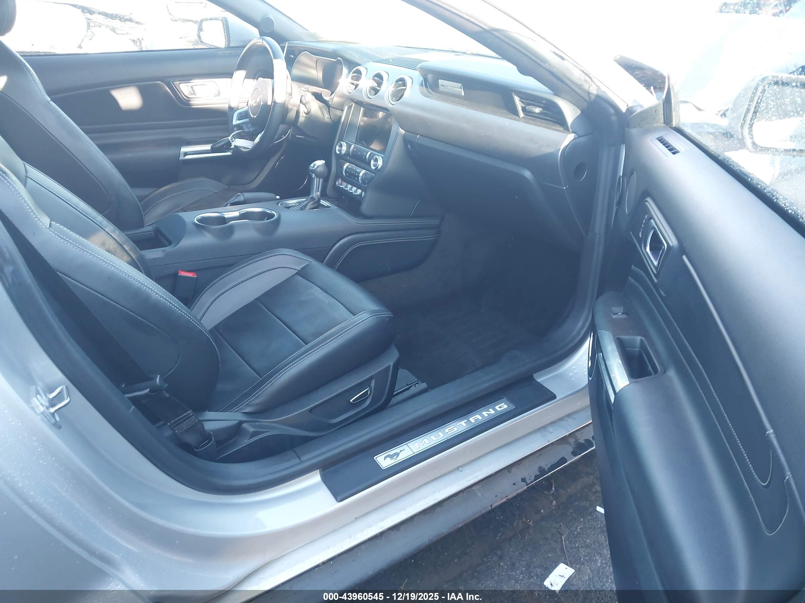 FORD MUSTANG image 5