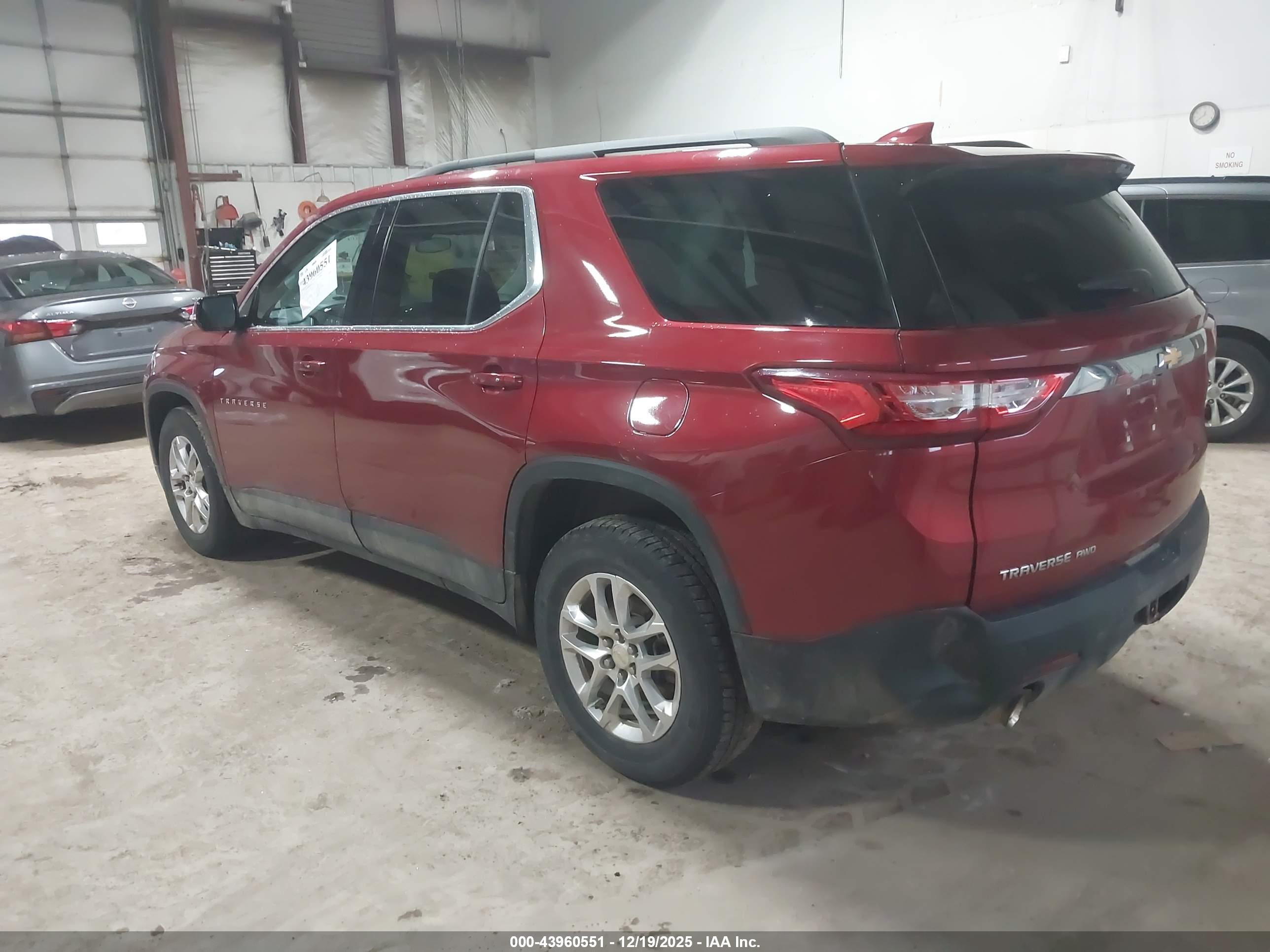 CHEVROLET TRAVERSE image 3