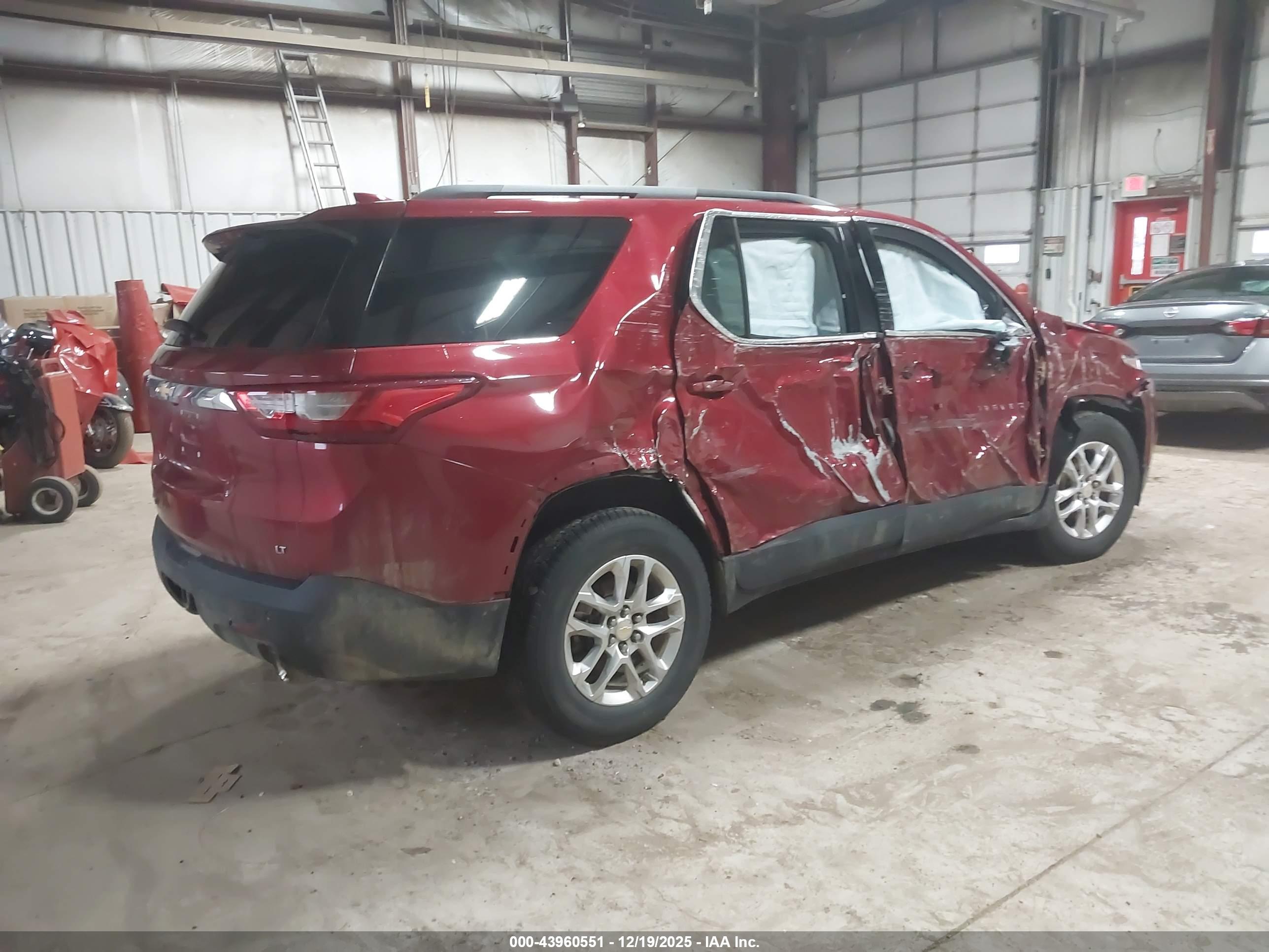 CHEVROLET TRAVERSE image 4