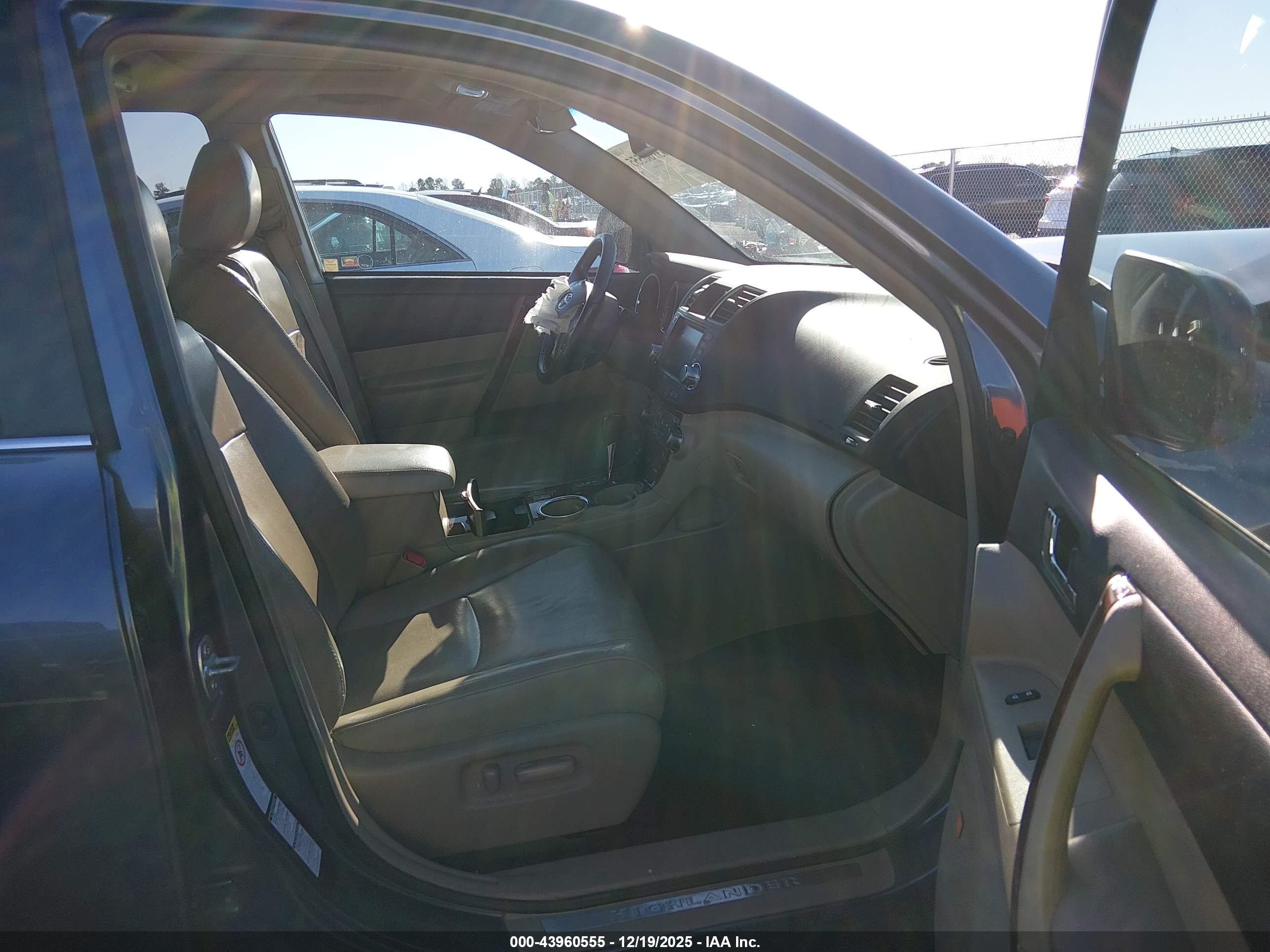 TOYOTA HIGHLANDER image 5