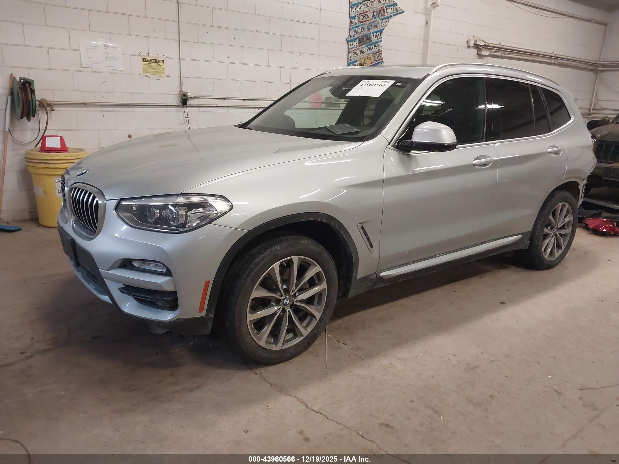 BMW X3 image 2