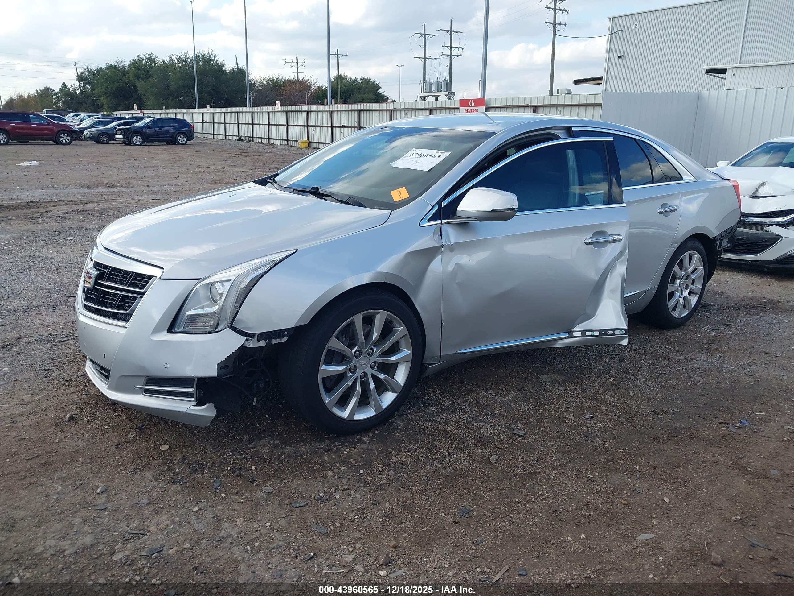 CADILLAC XTS image 2