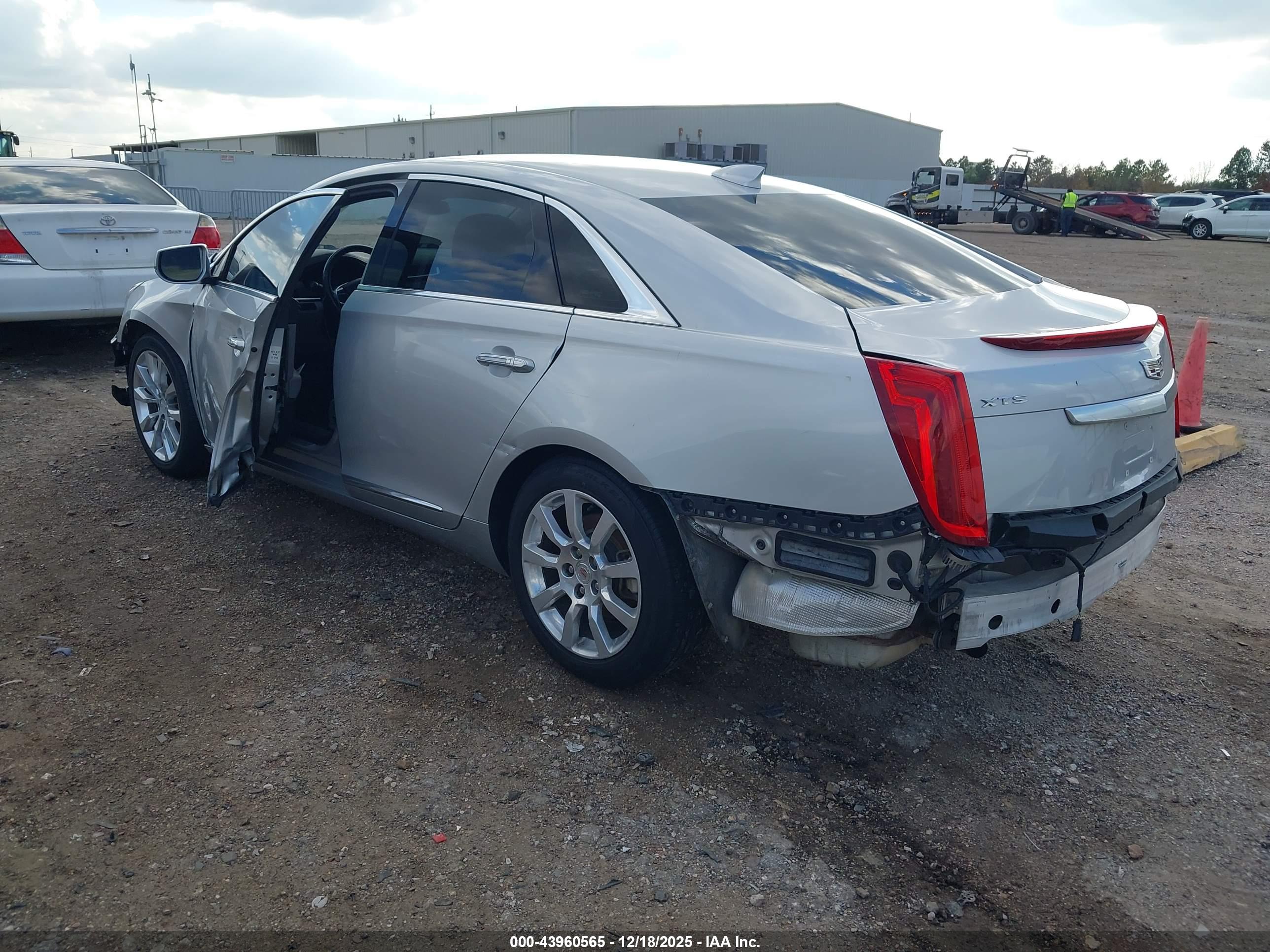 CADILLAC XTS image 3
