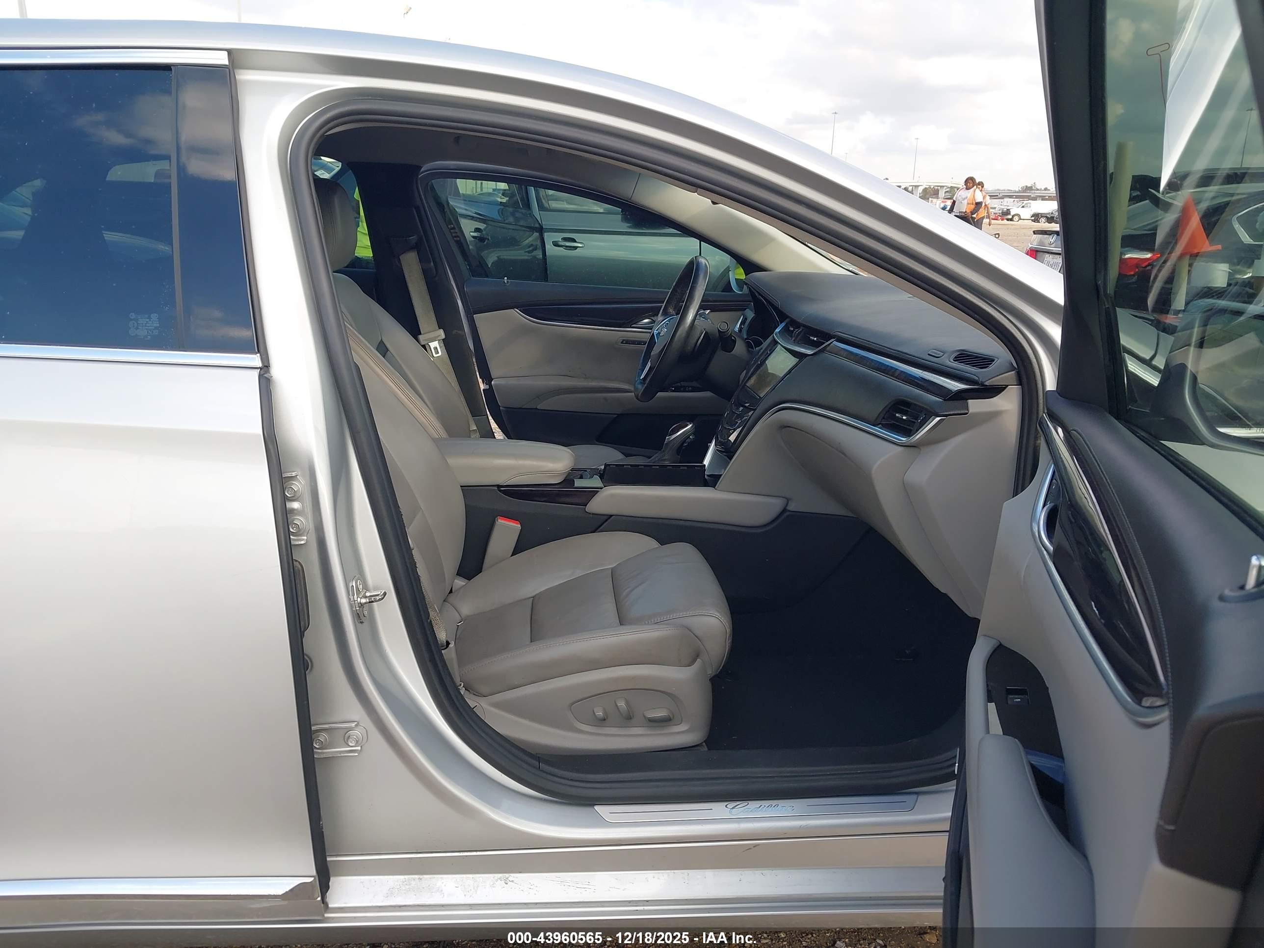 CADILLAC XTS image 5