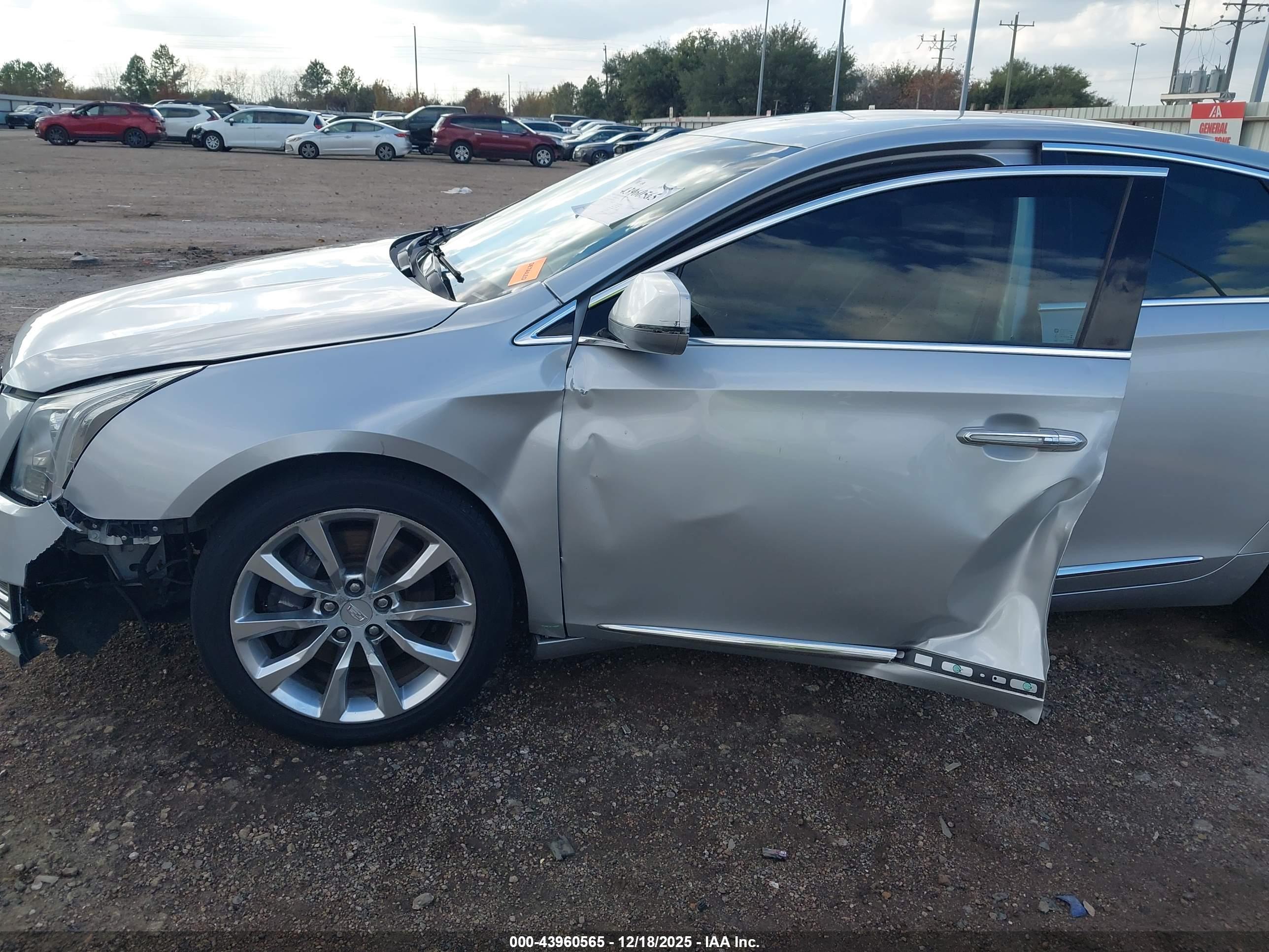 CADILLAC XTS image 6