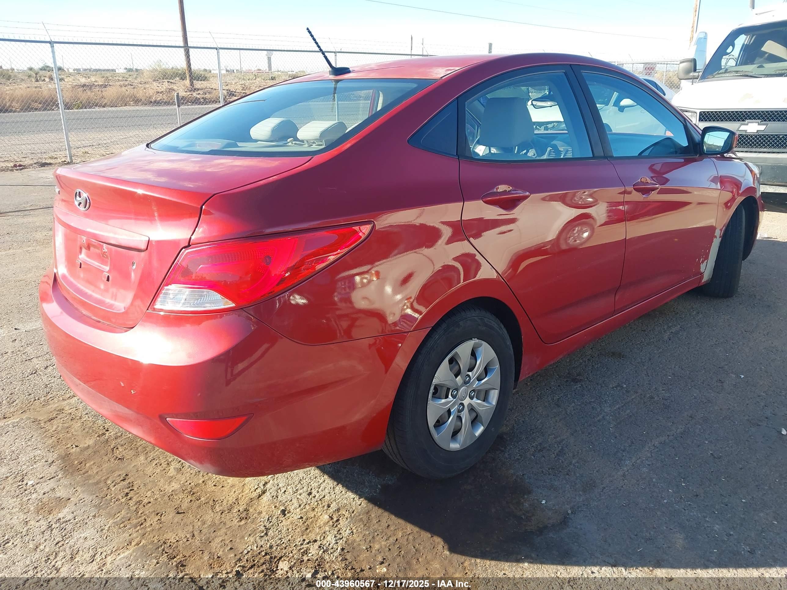 HYUNDAI ACCENT image 4