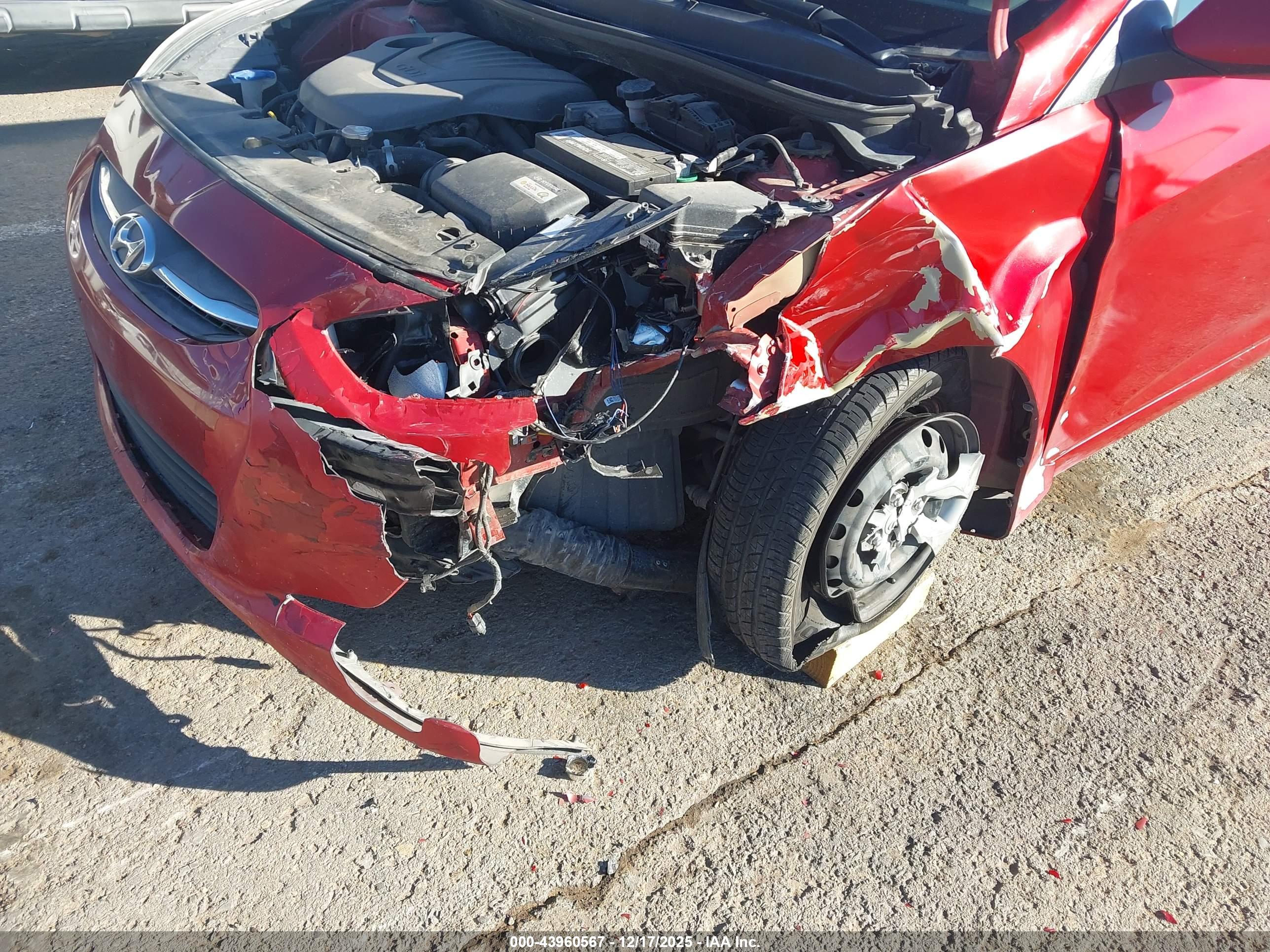 HYUNDAI ACCENT image 6