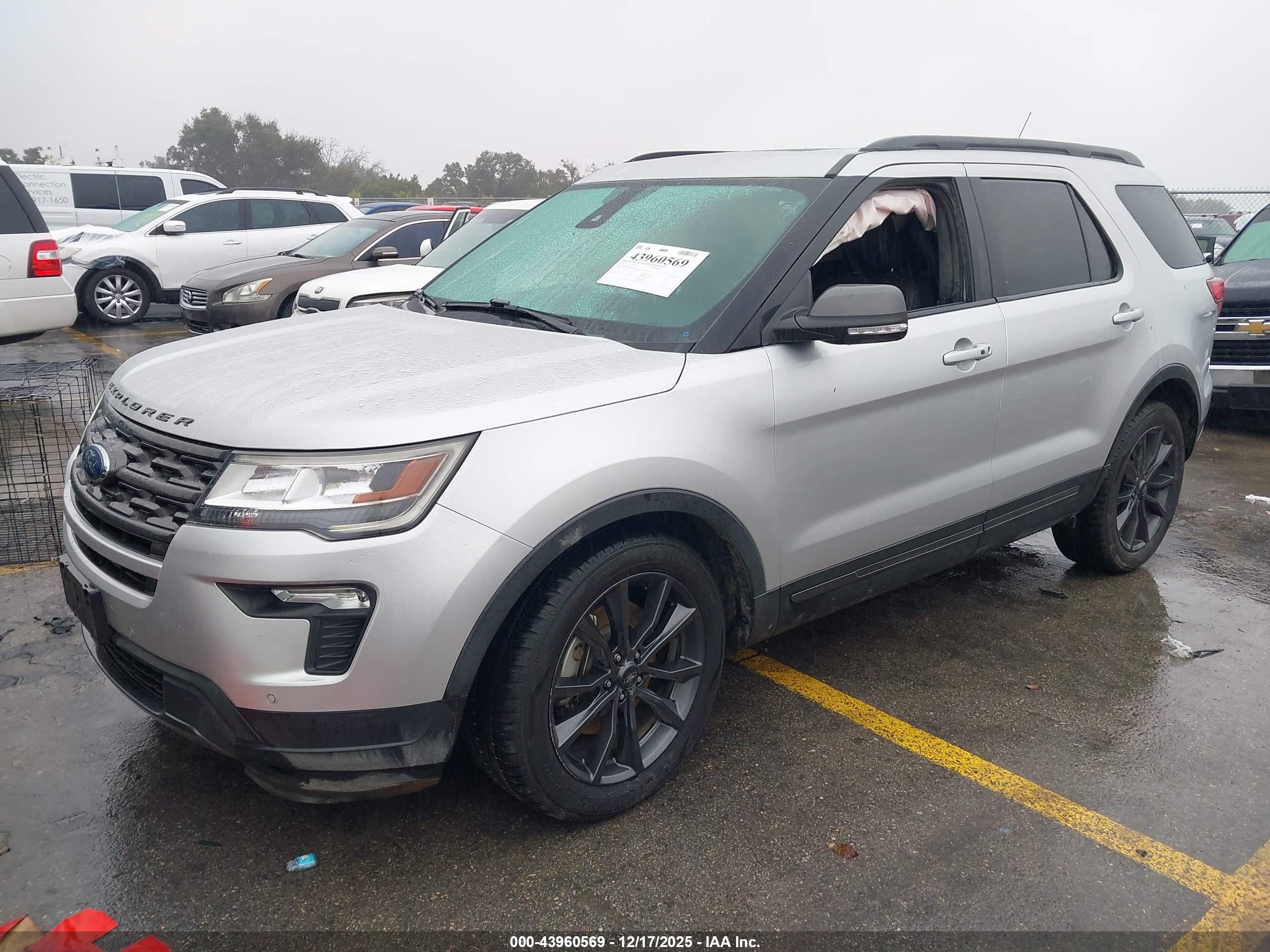 FORD EXPLORER image 2