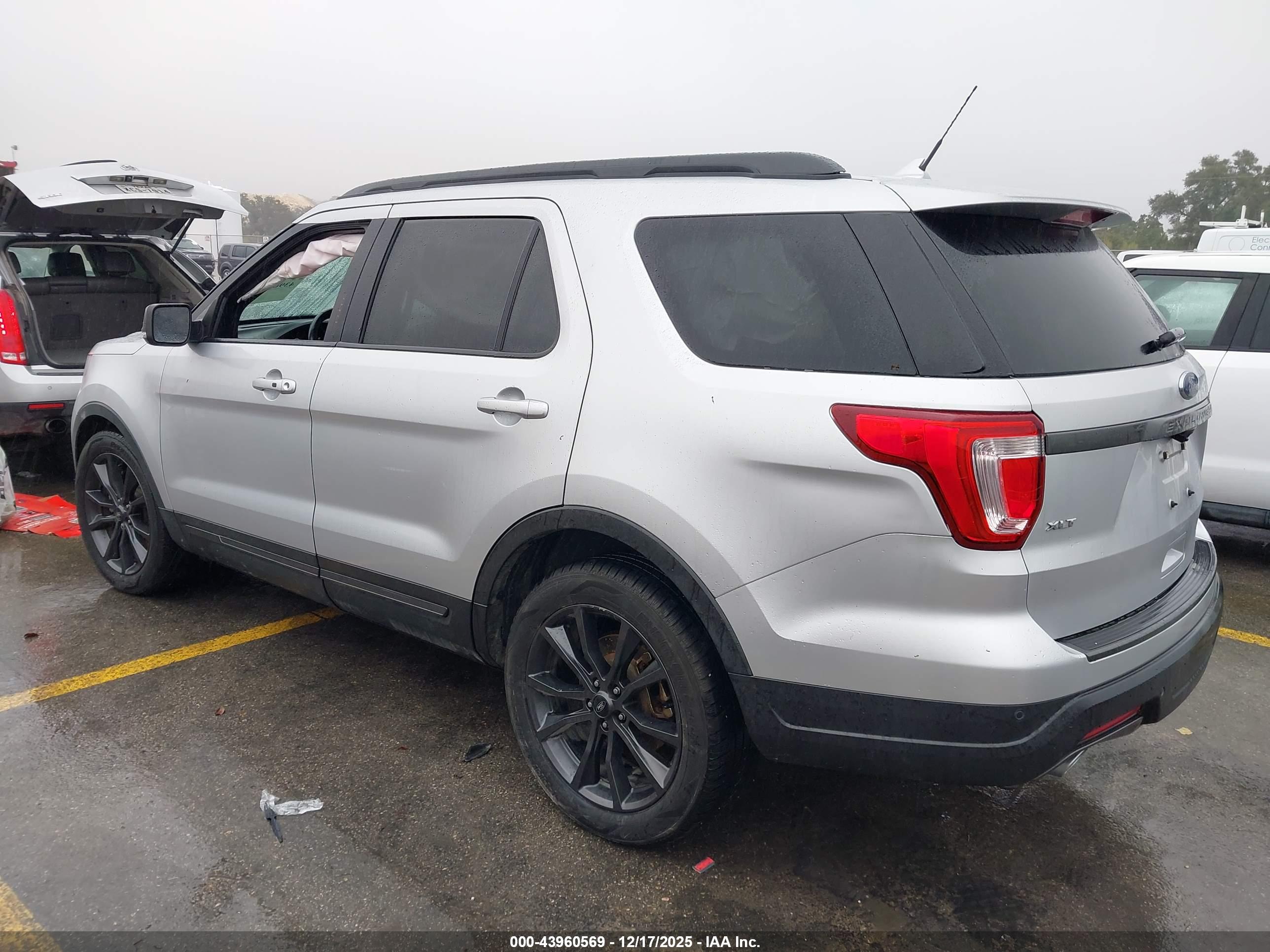 FORD EXPLORER image 3