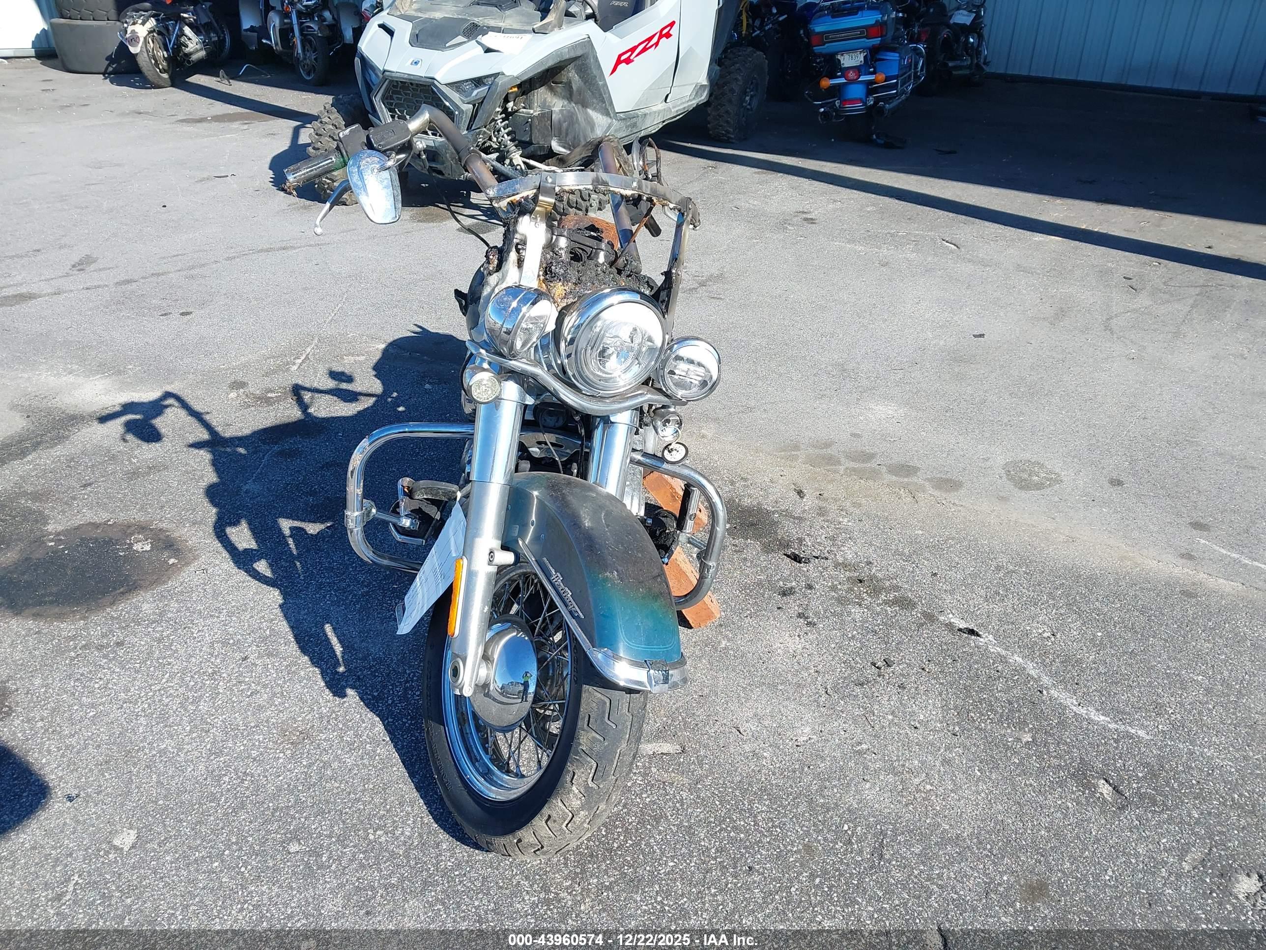 HARLEY-DAVIDSON FLHC image 5